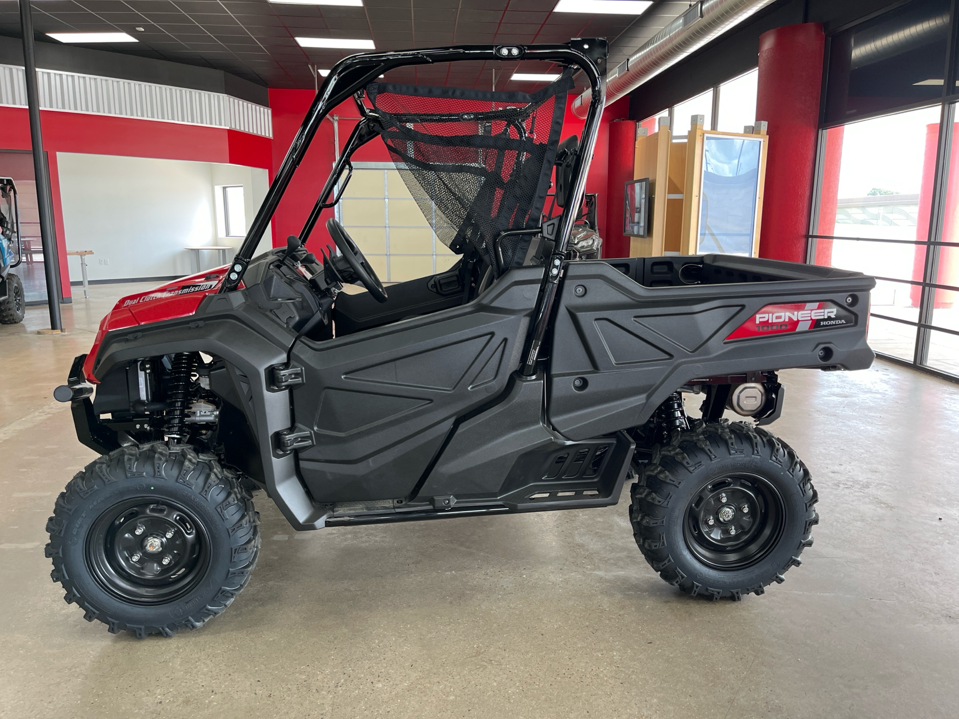 2025 Honda Pioneer 1000 in Wichita, Kansas - Photo 3