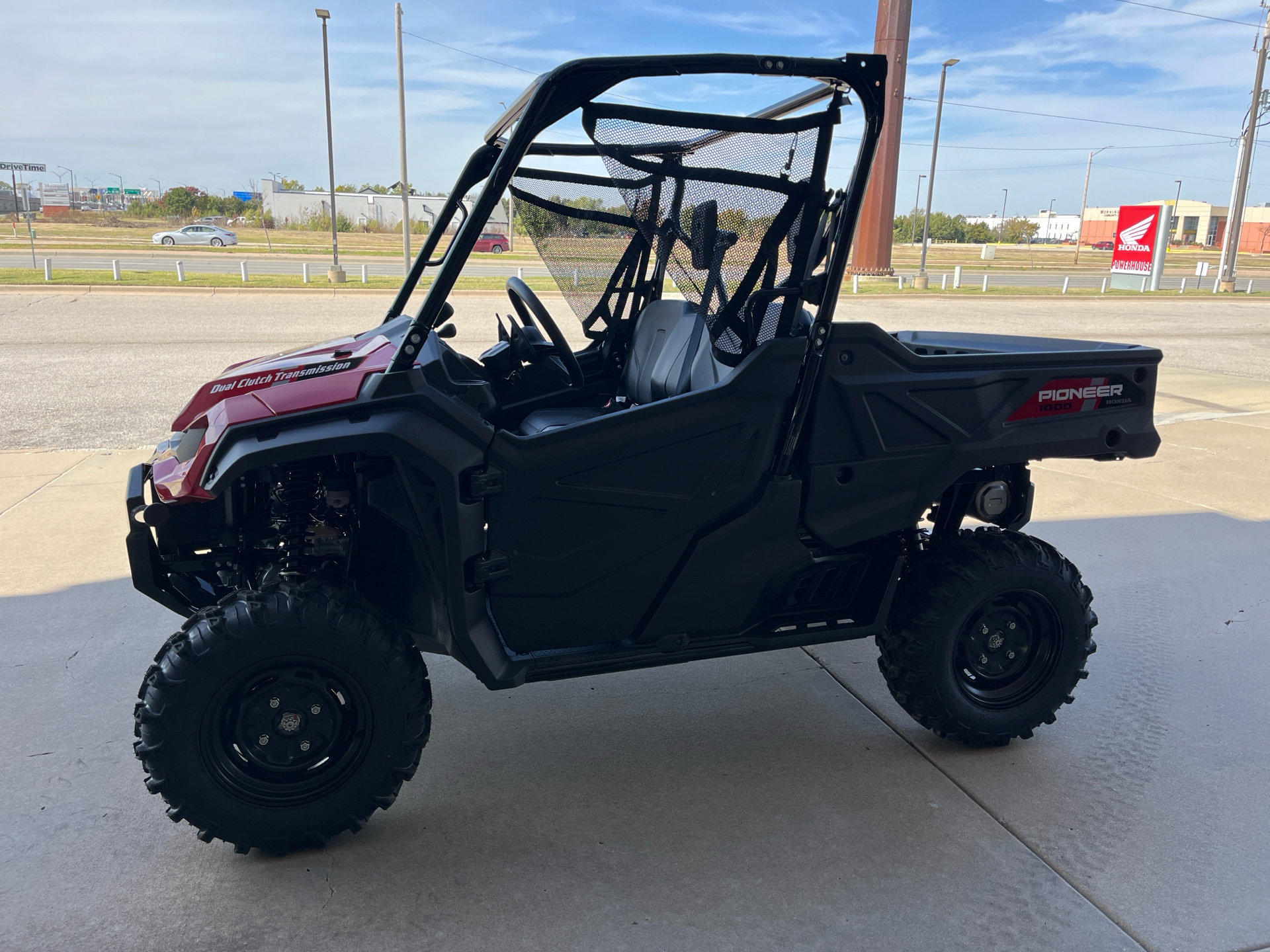 2025 Honda Pioneer 1000 in Wichita, Kansas - Photo 3