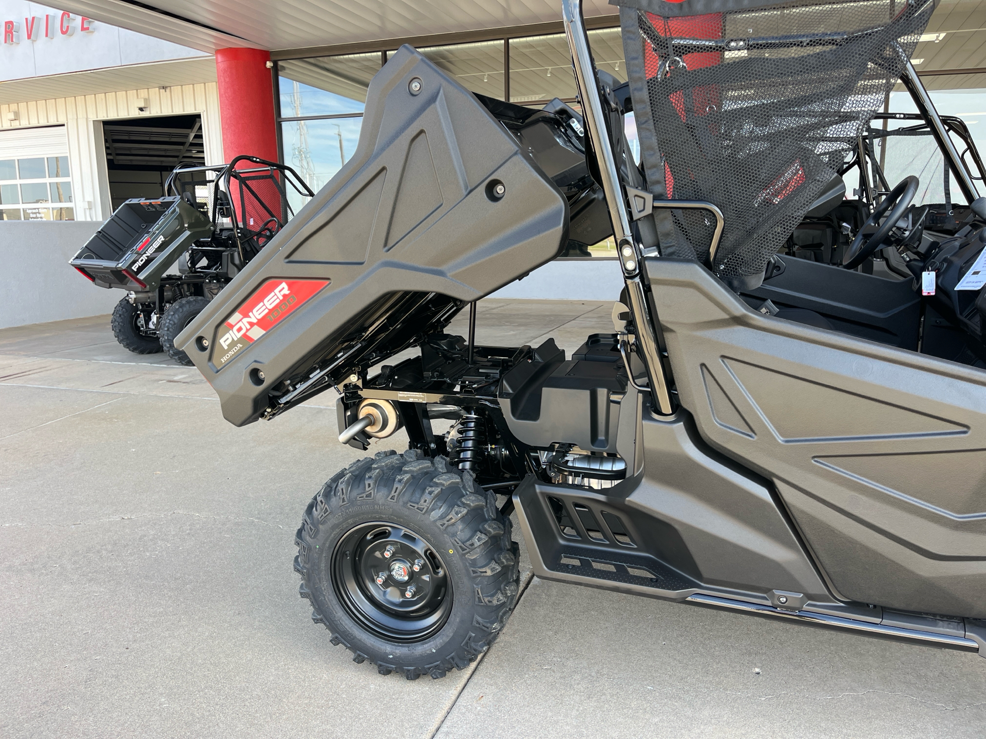 2025 Honda Pioneer 1000 in Wichita, Kansas - Photo 7