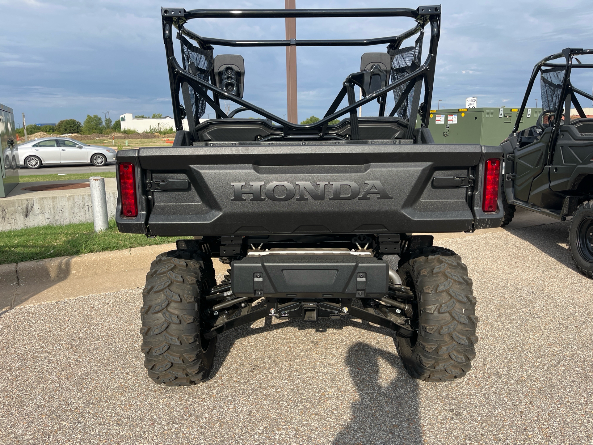 2025 Honda Pioneer 1000 in Wichita, Kansas - Photo 7
