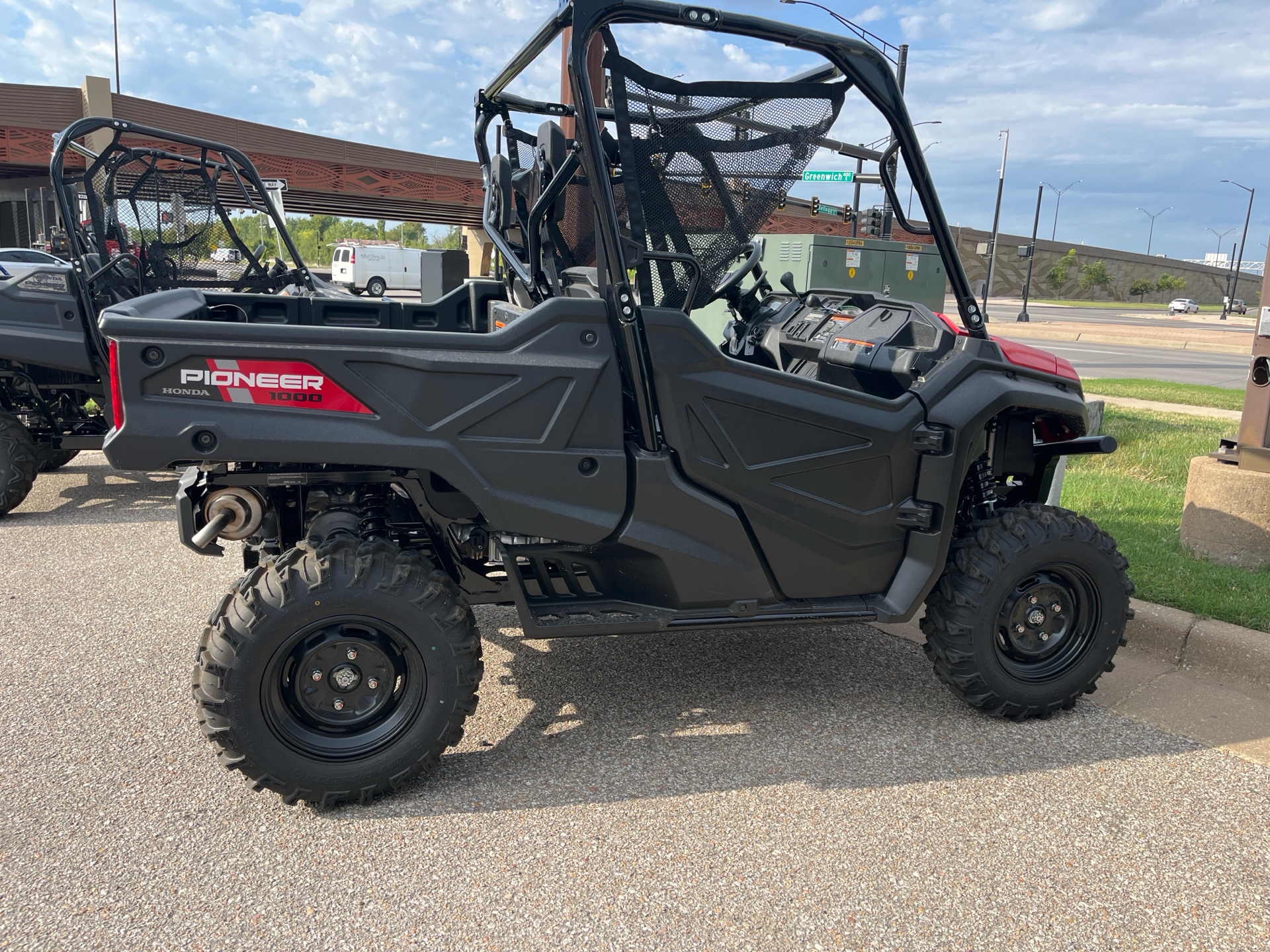 2025 Honda Pioneer 1000 in Wichita, Kansas - Photo 3