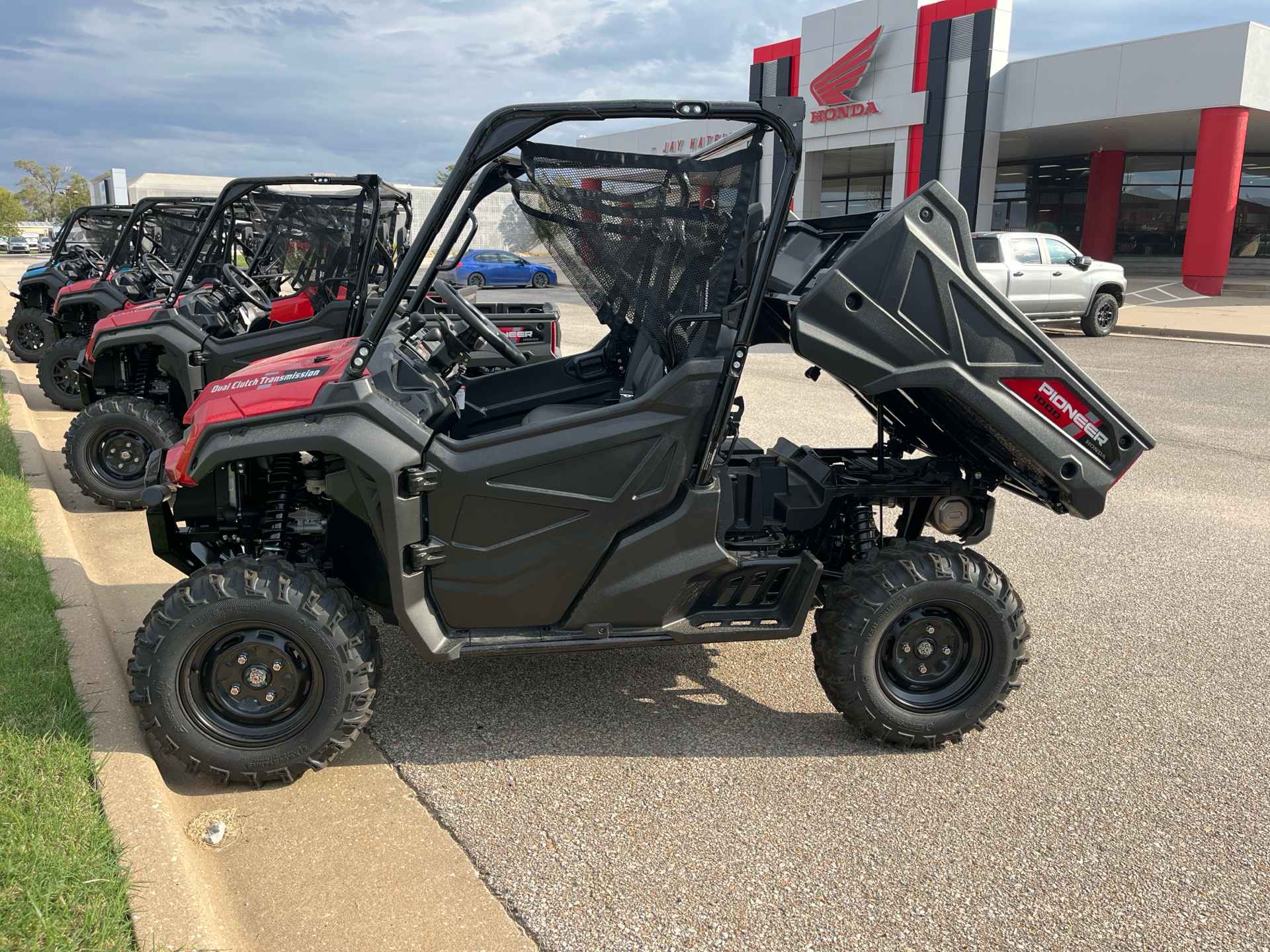 2025 Honda Pioneer 1000 in Wichita, Kansas - Photo 4