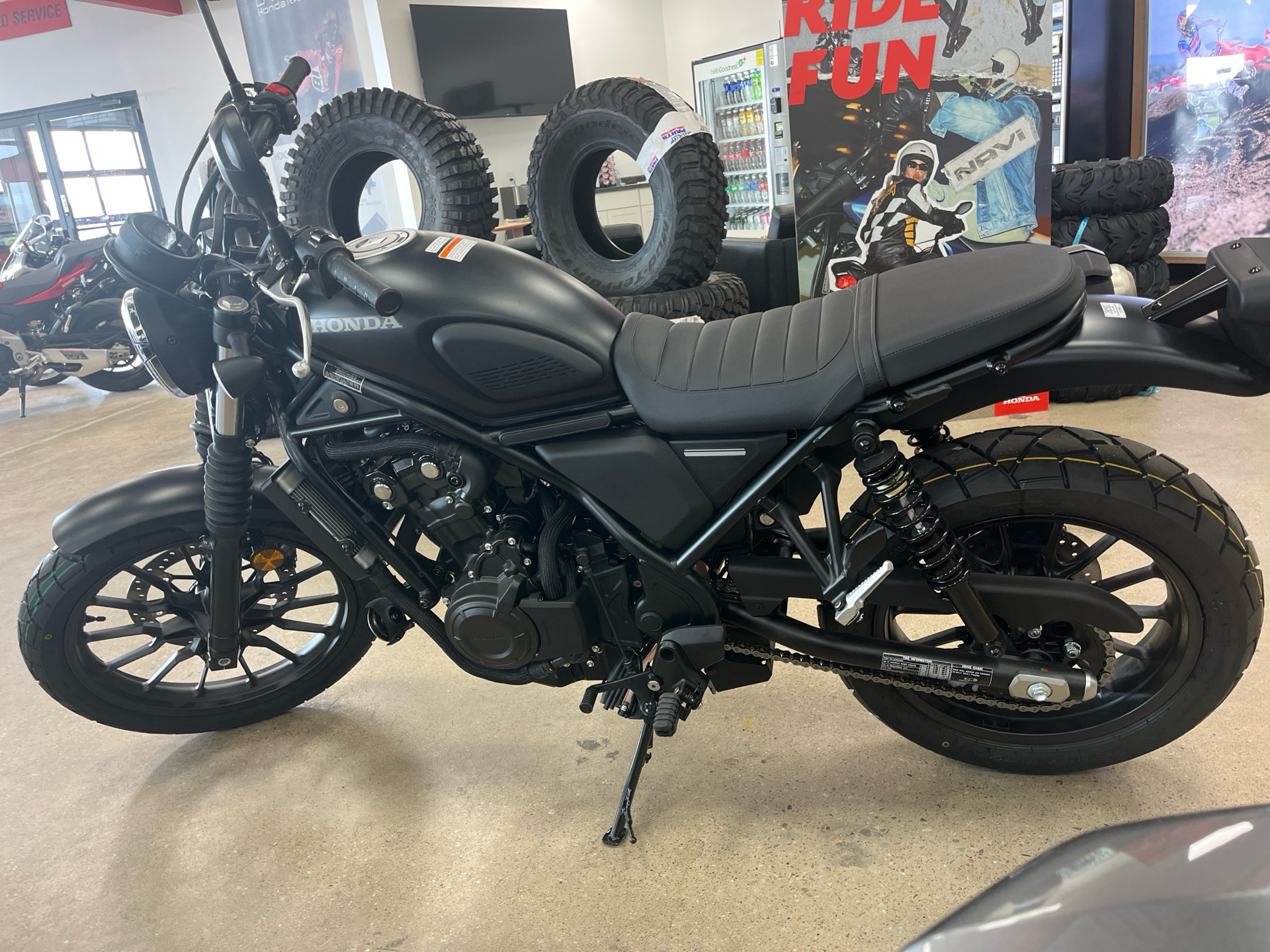 2025 Honda CB650R E-Clutch in Wichita, Kansas - Photo 3