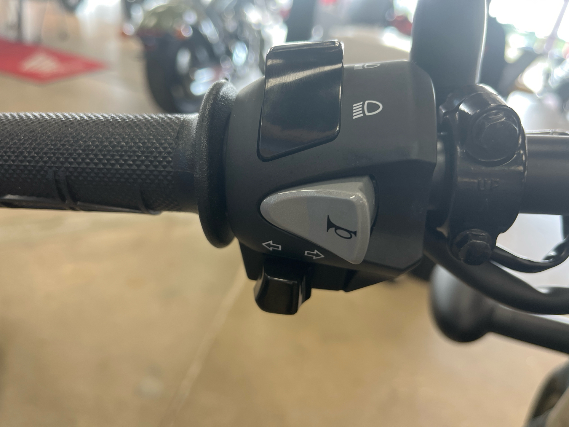 2025 Honda CB650R E-Clutch in Wichita, Kansas - Photo 5