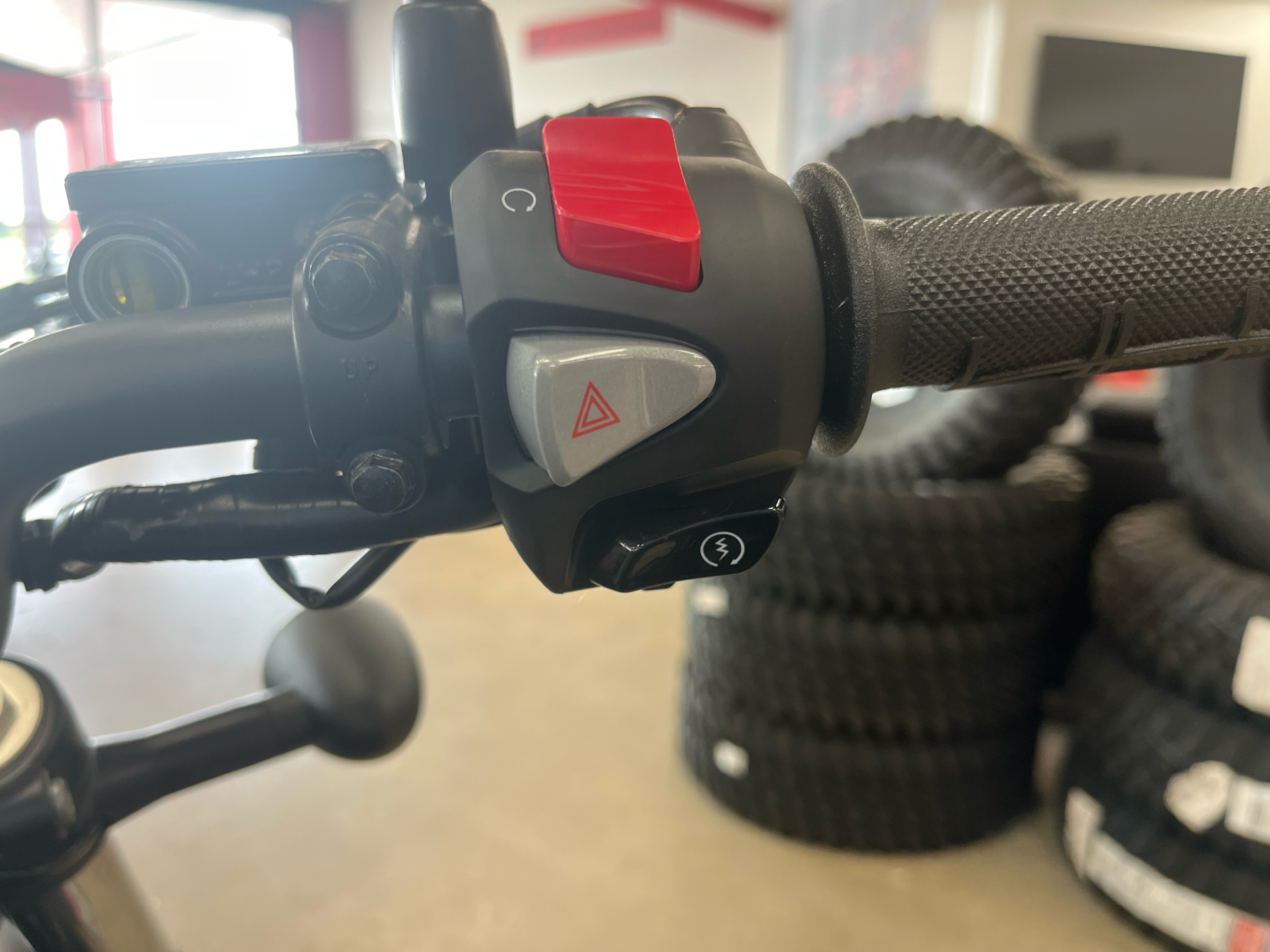 2025 Honda CB650R E-Clutch in Wichita, Kansas - Photo 6