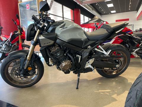 2025 Honda CB650R E-Clutch in Wichita, Kansas - Photo 2