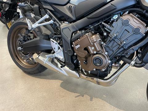 2025 Honda CB650R E-Clutch in Wichita, Kansas - Photo 5