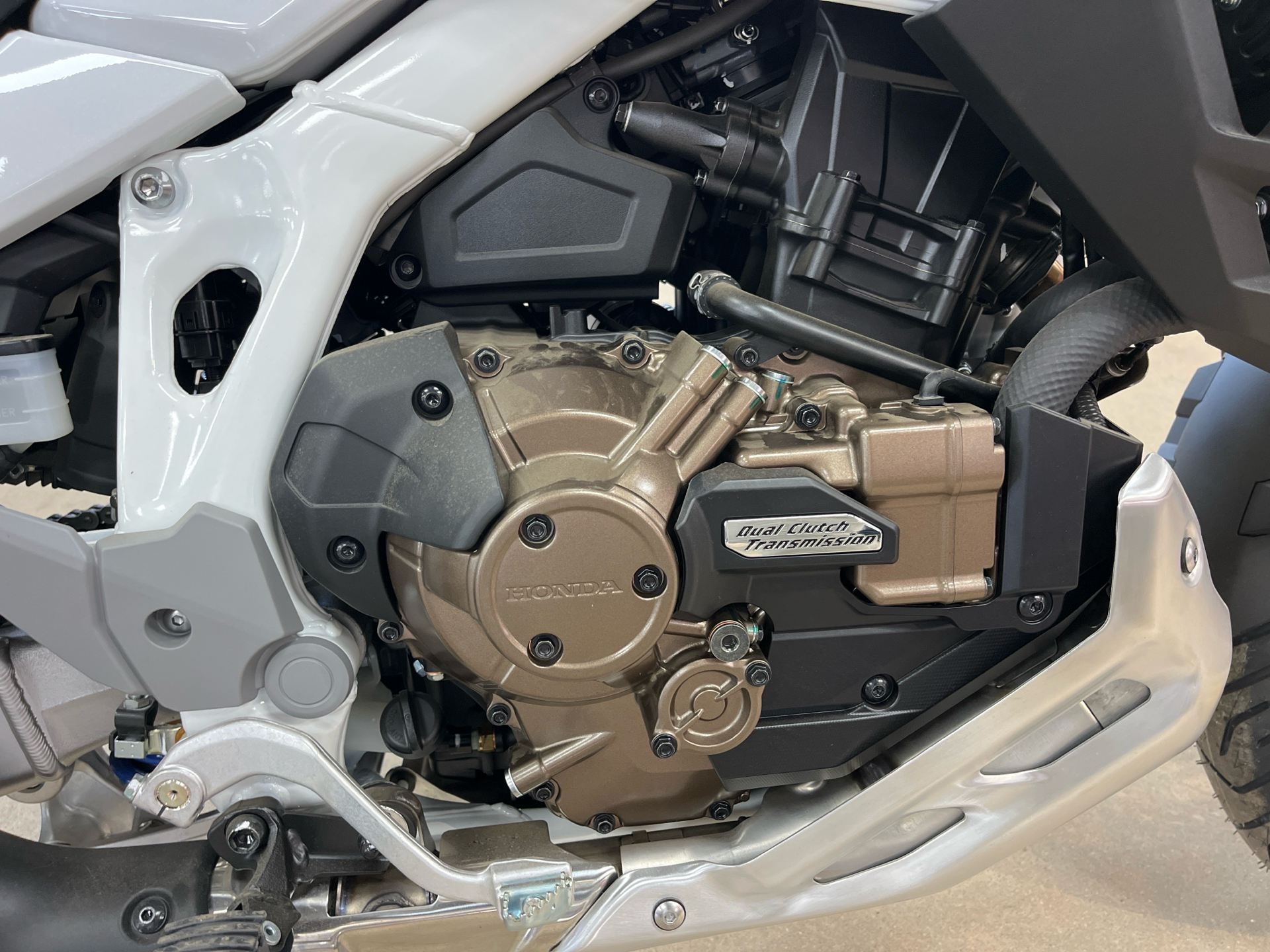 2025 Honda Africa Twin Adventure Sports ES DCT in Wichita, Kansas - Photo 8