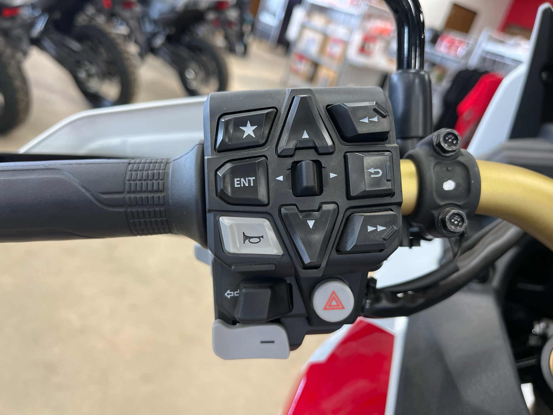 2025 Honda Africa Twin Adventure Sports ES DCT in Wichita, Kansas - Photo 11