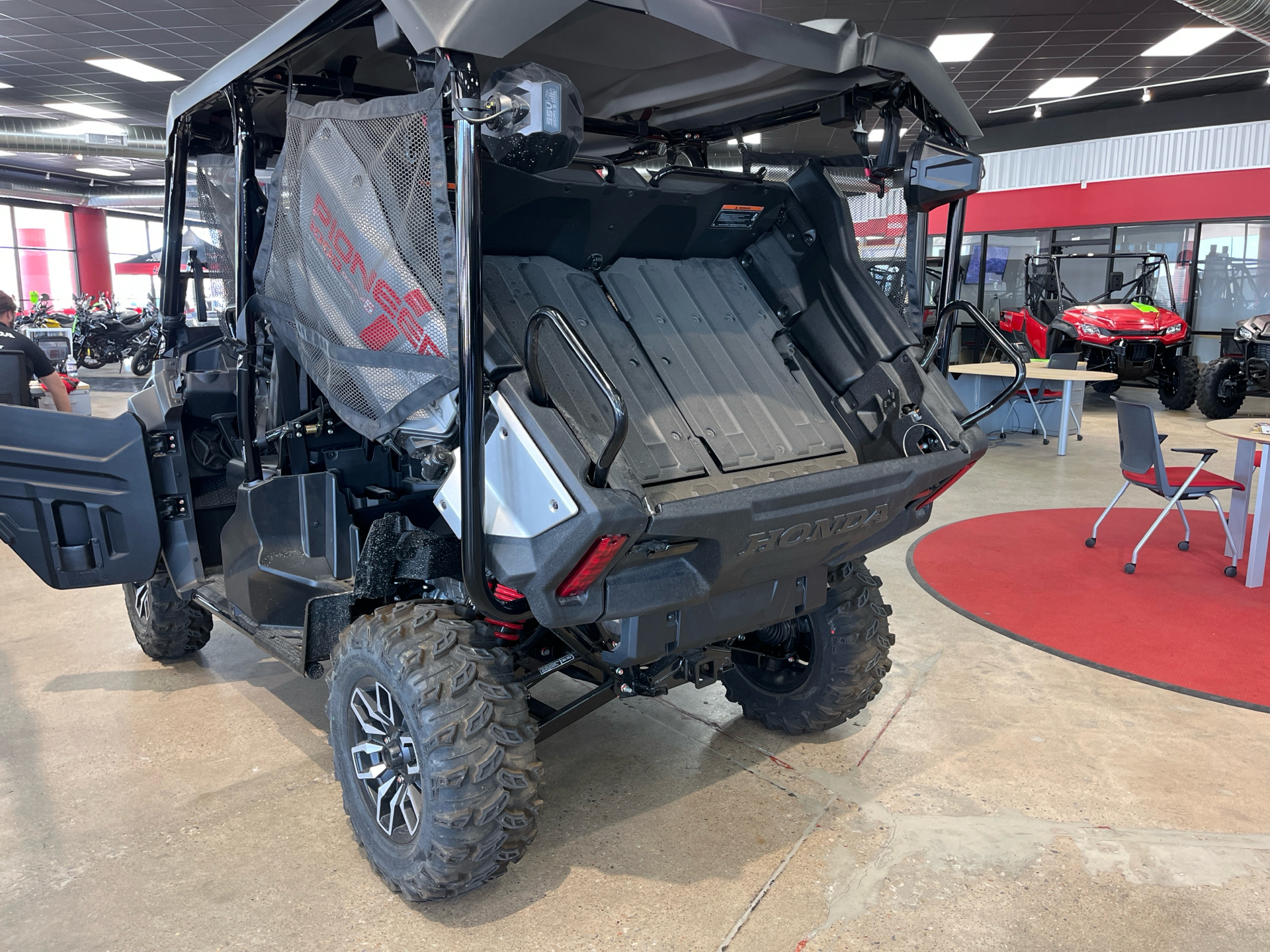 2025 Honda Pioneer 1000-5 Trail Special Edition in Wichita, Kansas - Photo 6