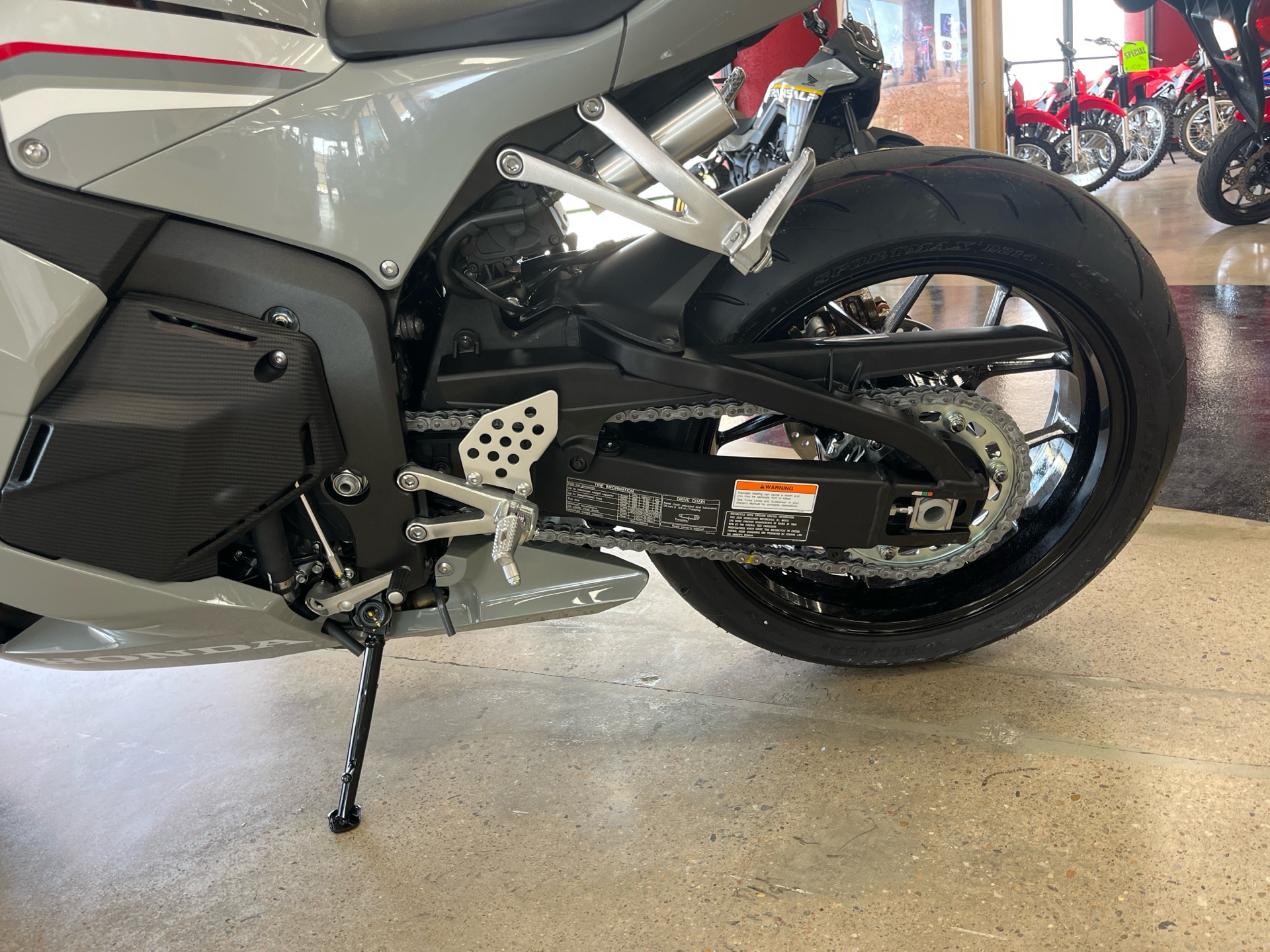 2026 Honda CBR600RR ABS in Wichita, Kansas - Photo 8