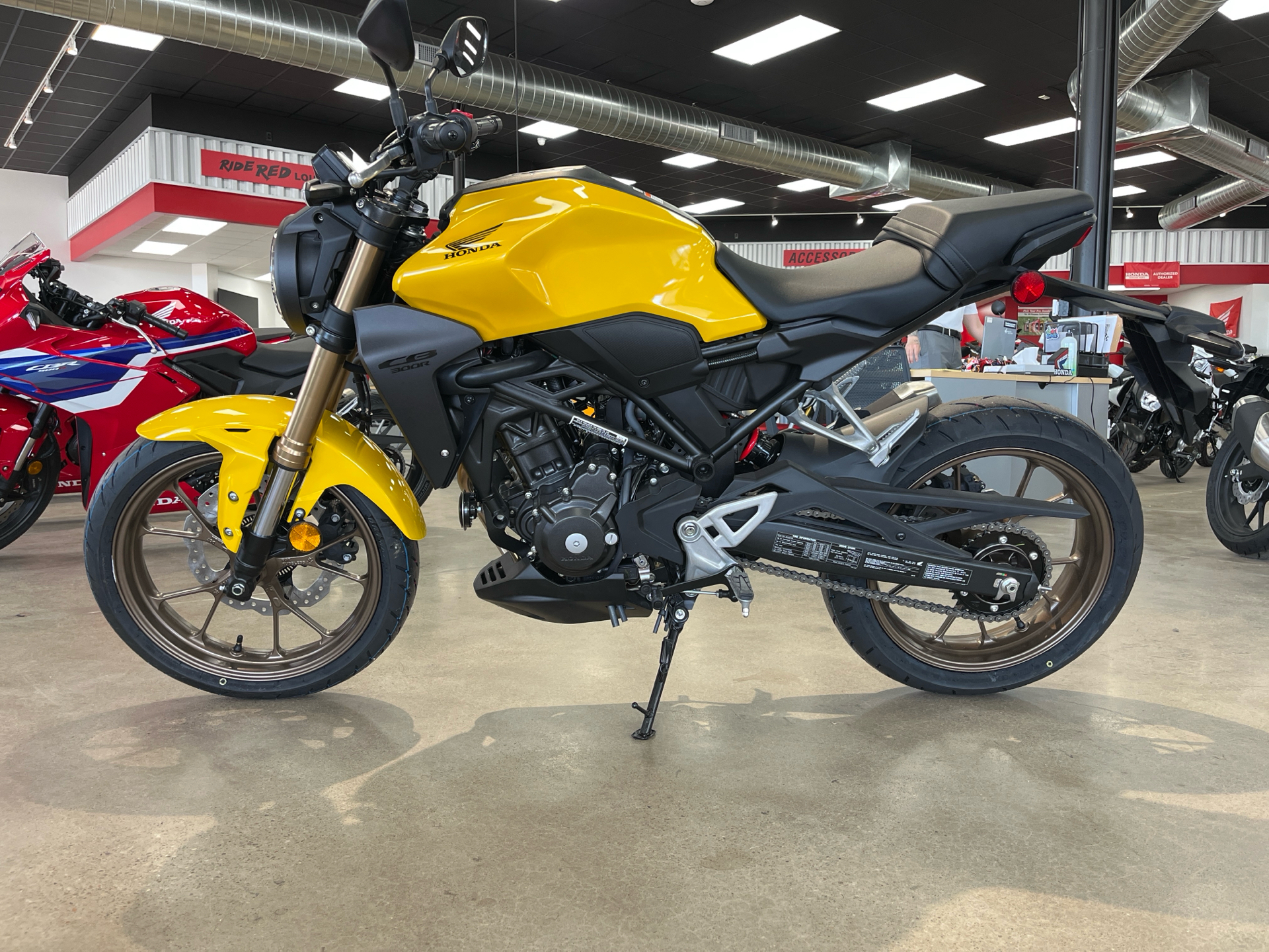 2025 Honda CB300R ABS in Wichita, Kansas - Photo 2