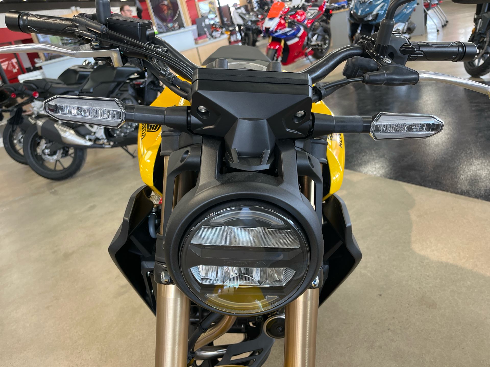2025 Honda CB300R ABS in Wichita, Kansas - Photo 4