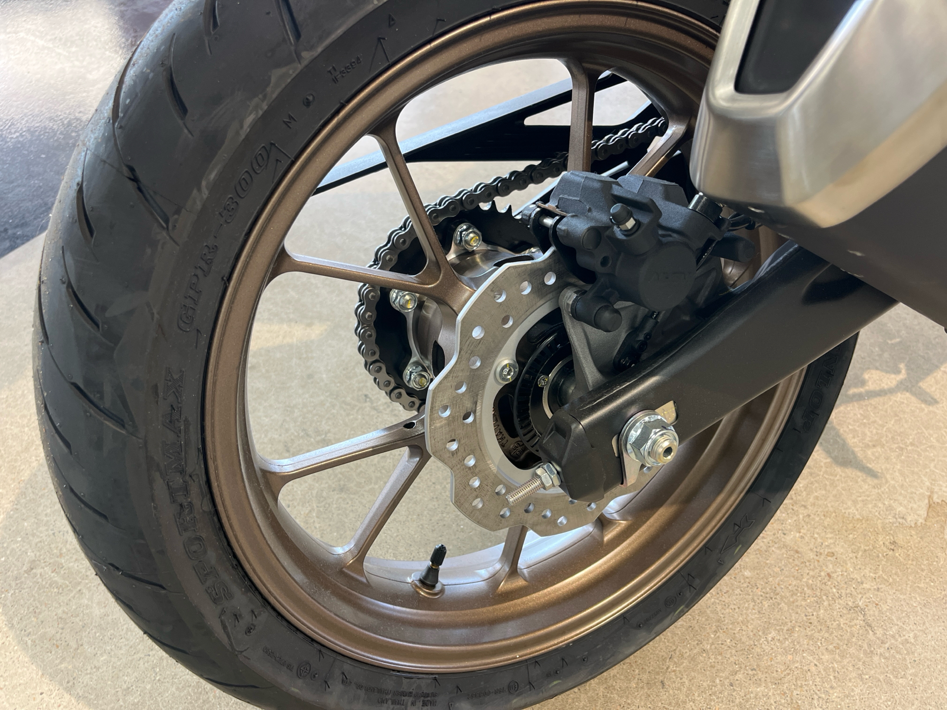 2025 Honda CB300R ABS in Wichita, Kansas - Photo 6