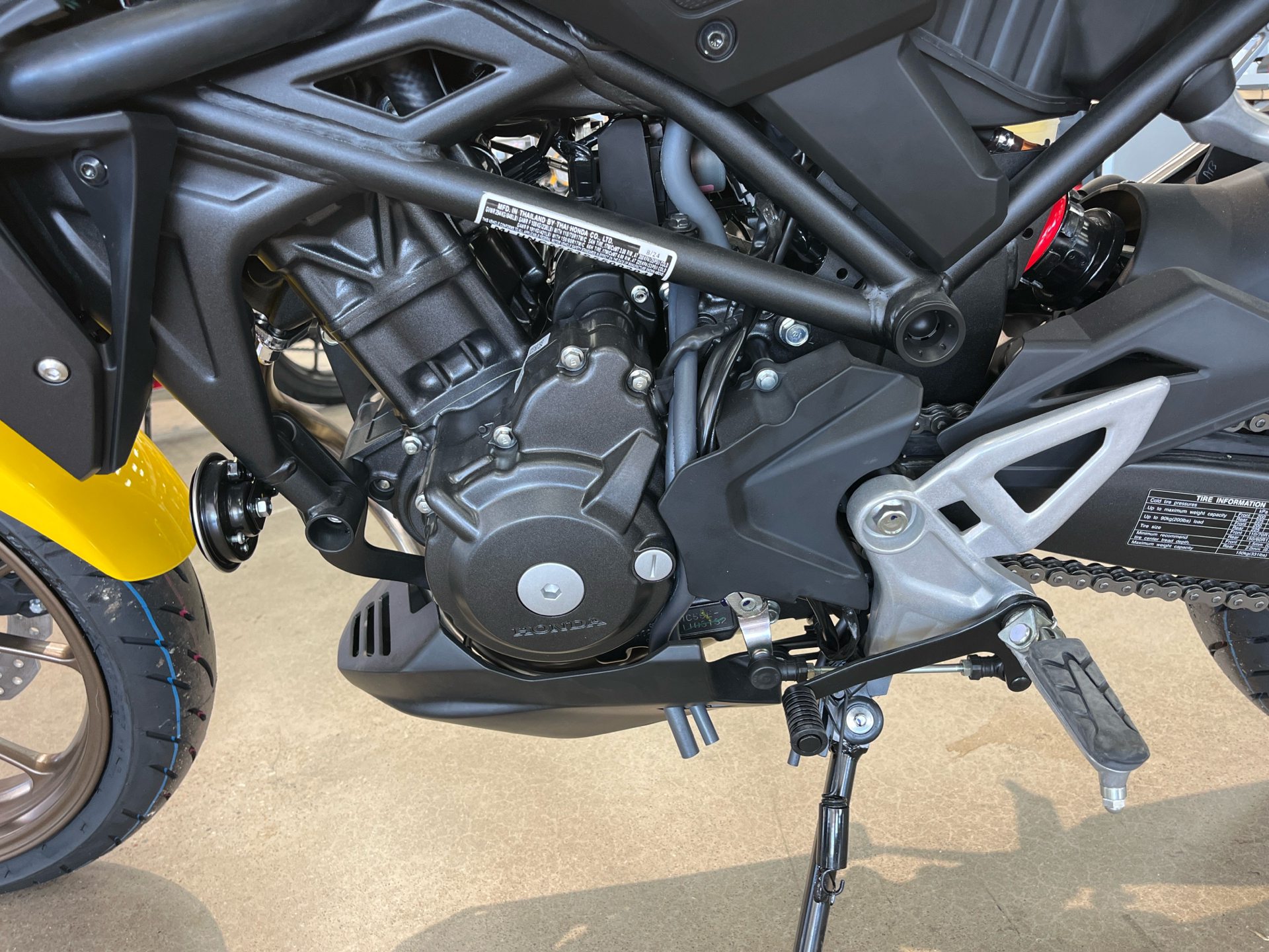 2025 Honda CB300R ABS in Wichita, Kansas - Photo 9