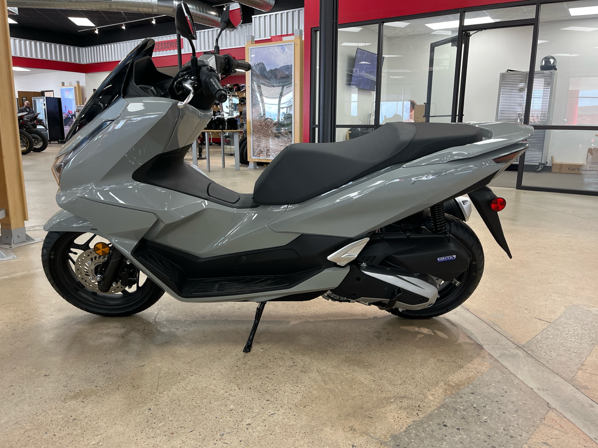 2025 Honda PCX in Wichita, Kansas - Photo 3