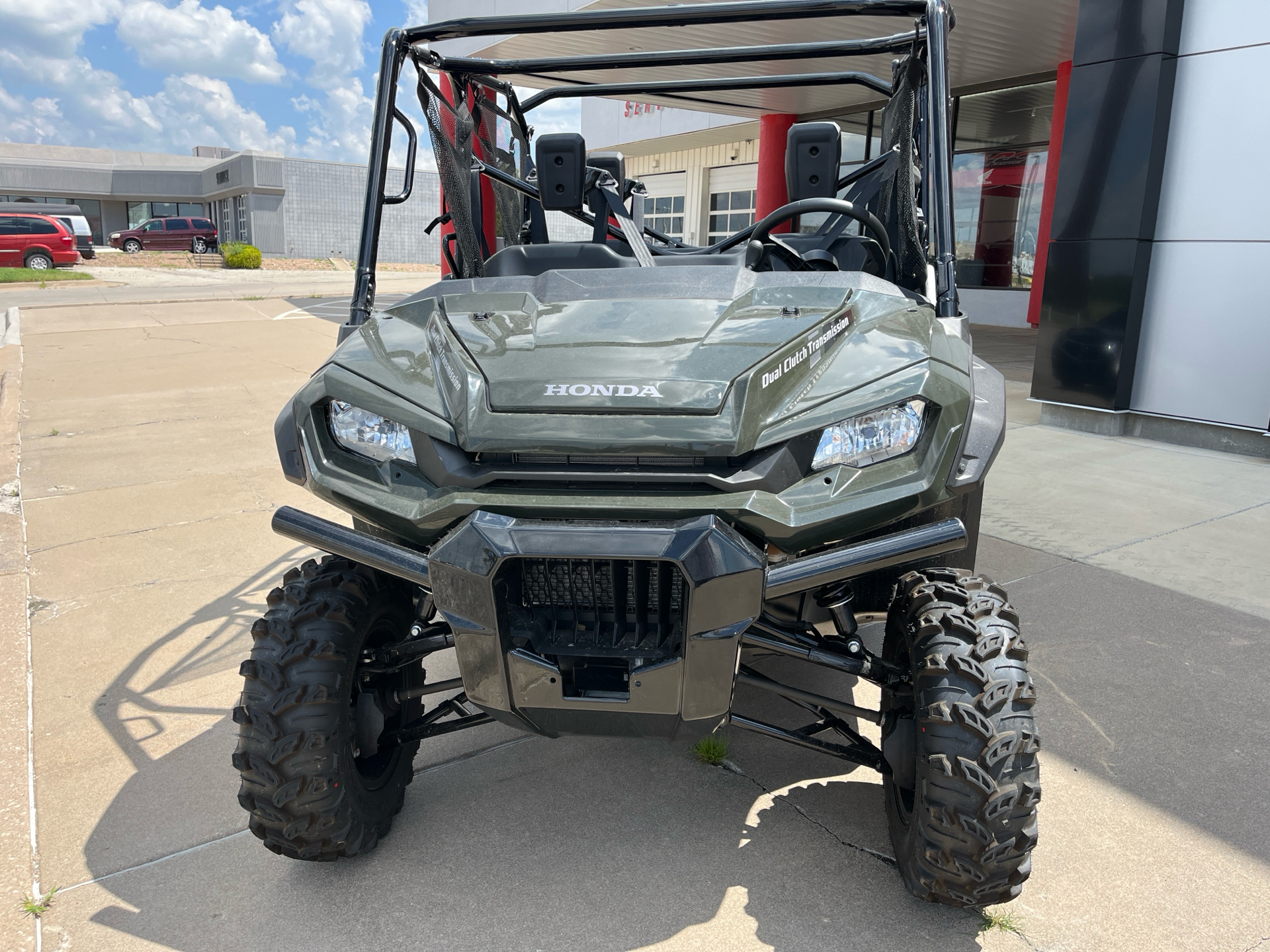 2025 Honda Pioneer 1000-6 Deluxe Crew in Wichita, Kansas - Photo 2