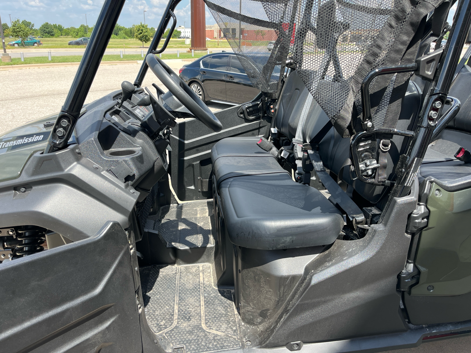2025 Honda Pioneer 1000-6 Deluxe Crew in Wichita, Kansas - Photo 3