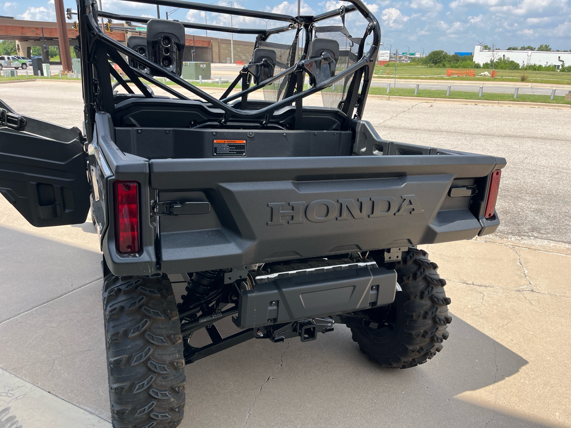2025 Honda Pioneer 1000-6 Deluxe Crew in Wichita, Kansas - Photo 5