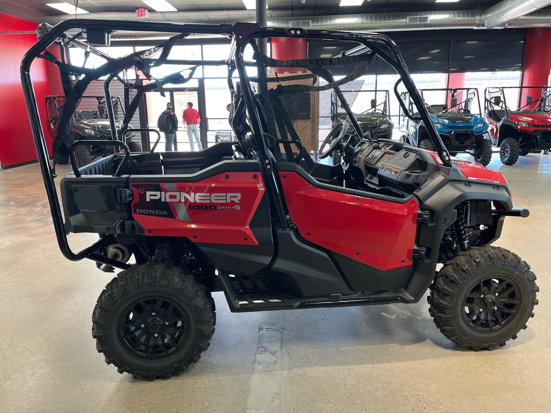 2025 Honda Pioneer 1000-5 Deluxe in Wichita, Kansas - Photo 2