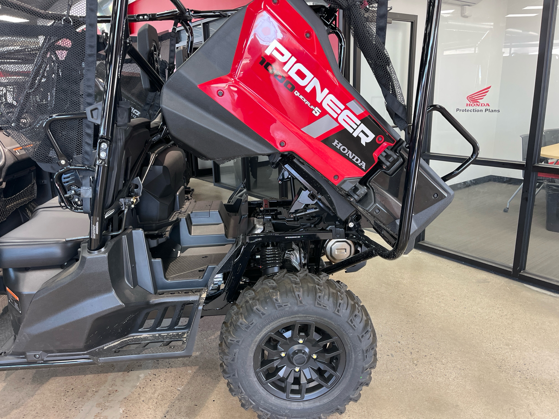 2025 Honda Pioneer 1000-5 Deluxe in Wichita, Kansas - Photo 5