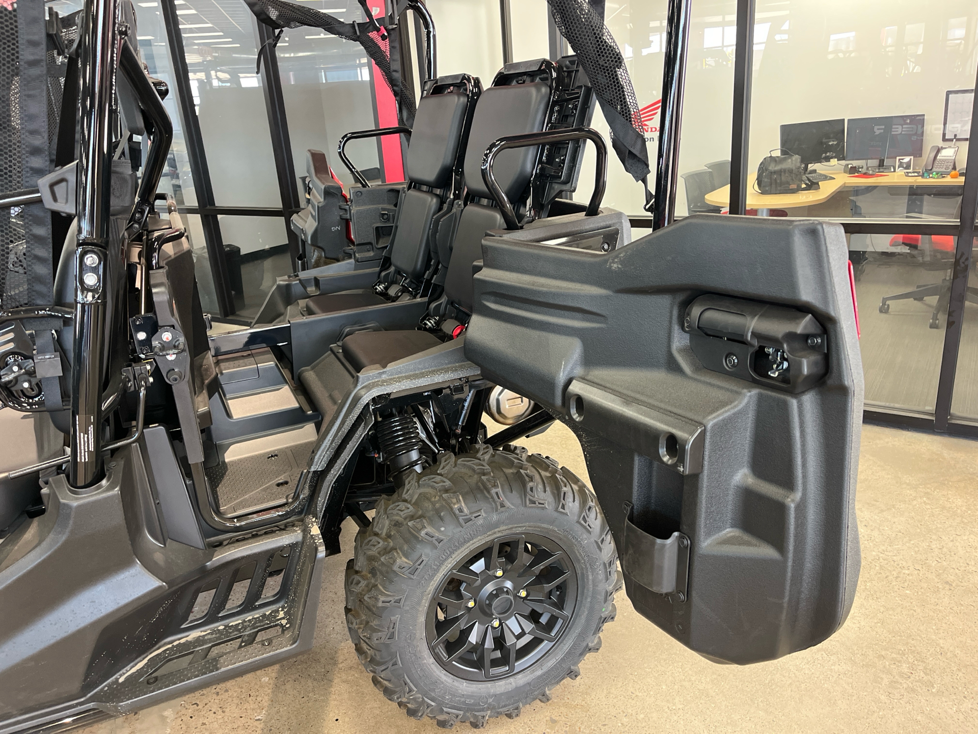 2025 Honda Pioneer 1000-5 Deluxe in Wichita, Kansas - Photo 6