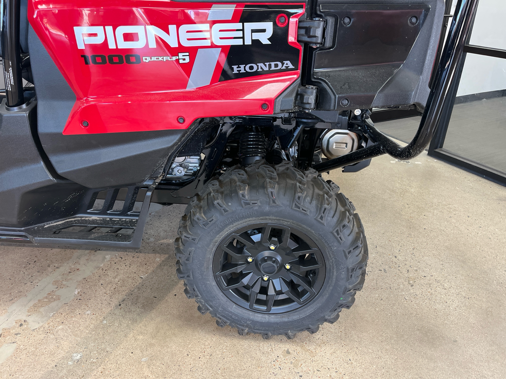2025 Honda Pioneer 1000-5 Deluxe in Wichita, Kansas - Photo 10