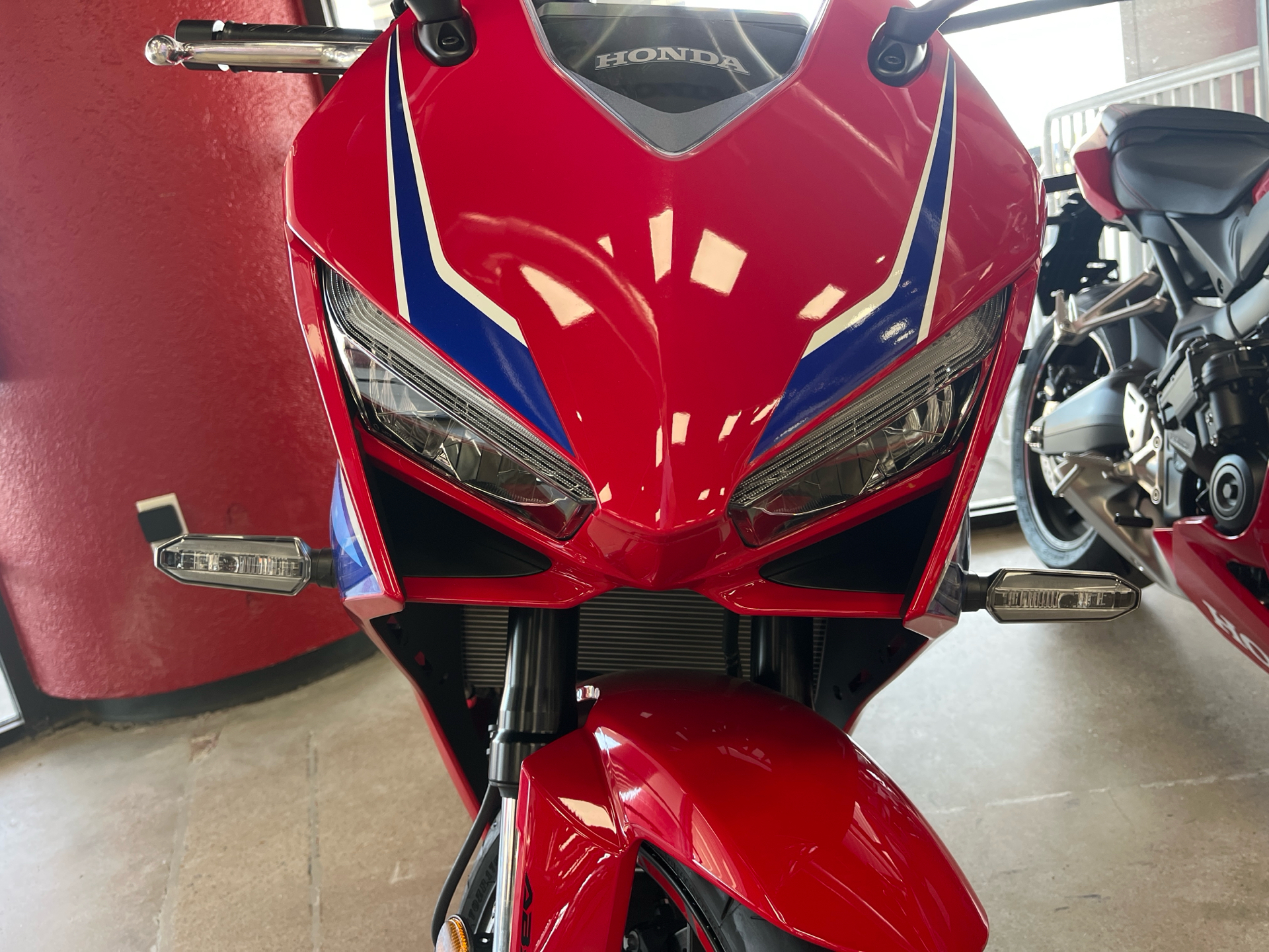 2025 Honda CBR650R E-Clutch in Wichita, Kansas - Photo 2
