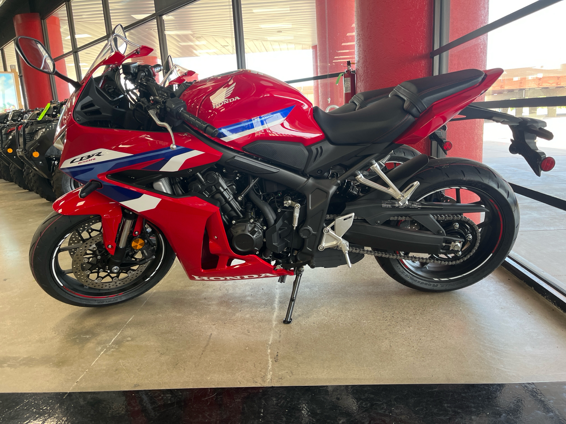 2025 Honda CBR650R E-Clutch in Wichita, Kansas - Photo 3