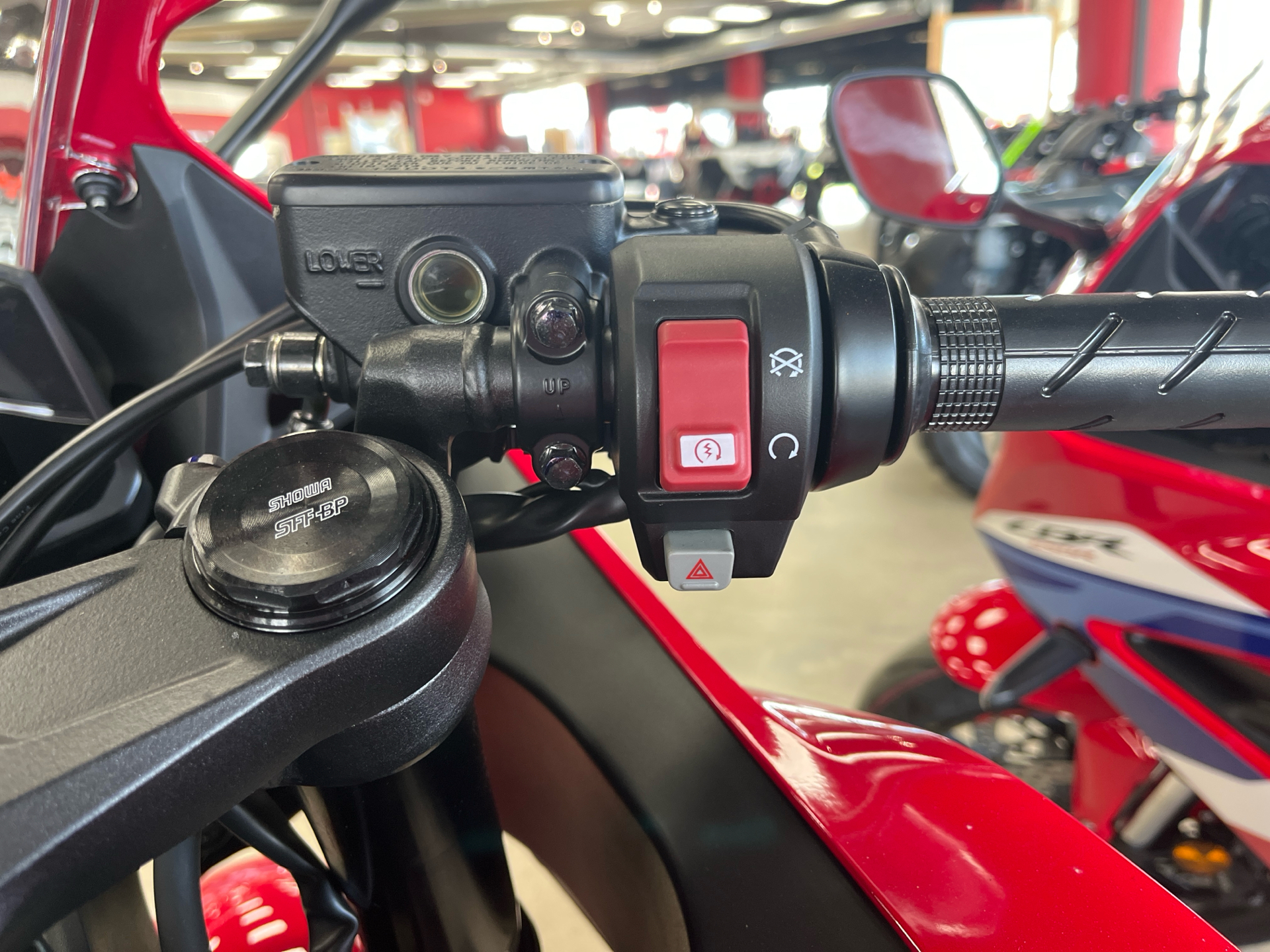 2025 Honda CBR650R E-Clutch in Wichita, Kansas - Photo 8