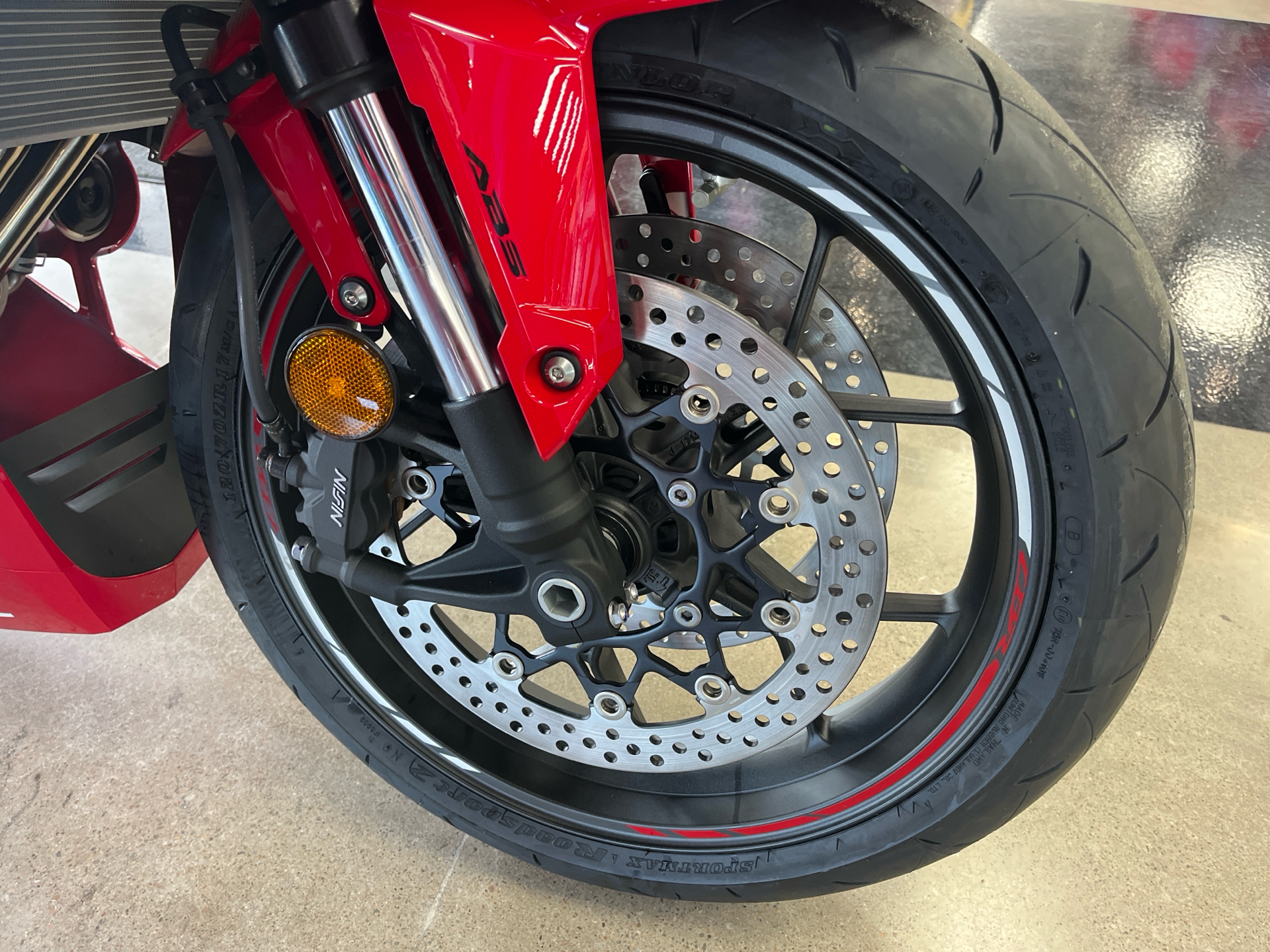 2025 Honda CBR650R E-Clutch in Wichita, Kansas - Photo 9