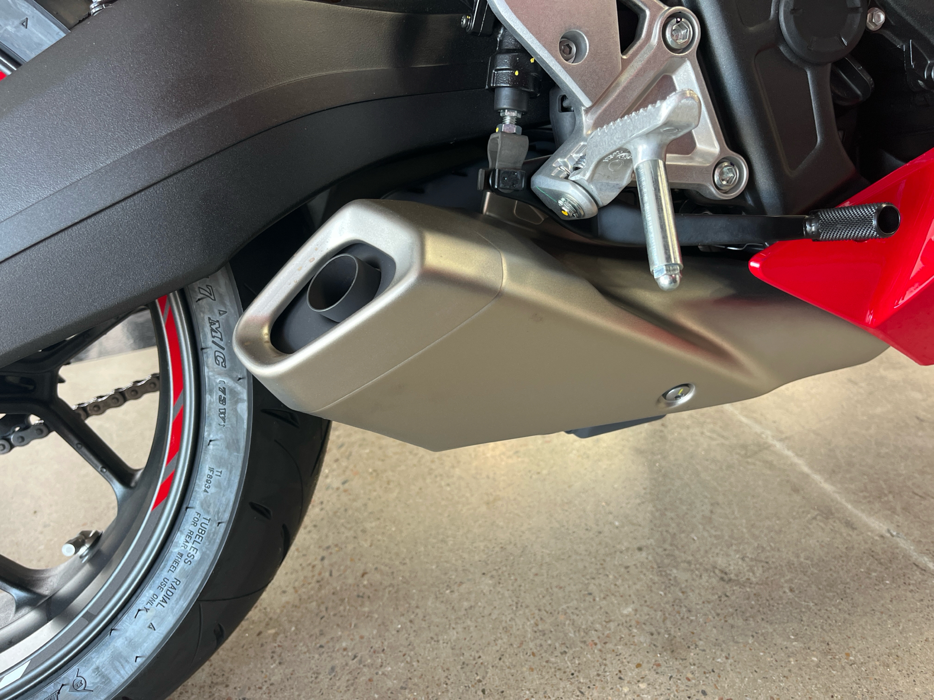 2025 Honda CBR650R E-Clutch in Wichita, Kansas - Photo 11