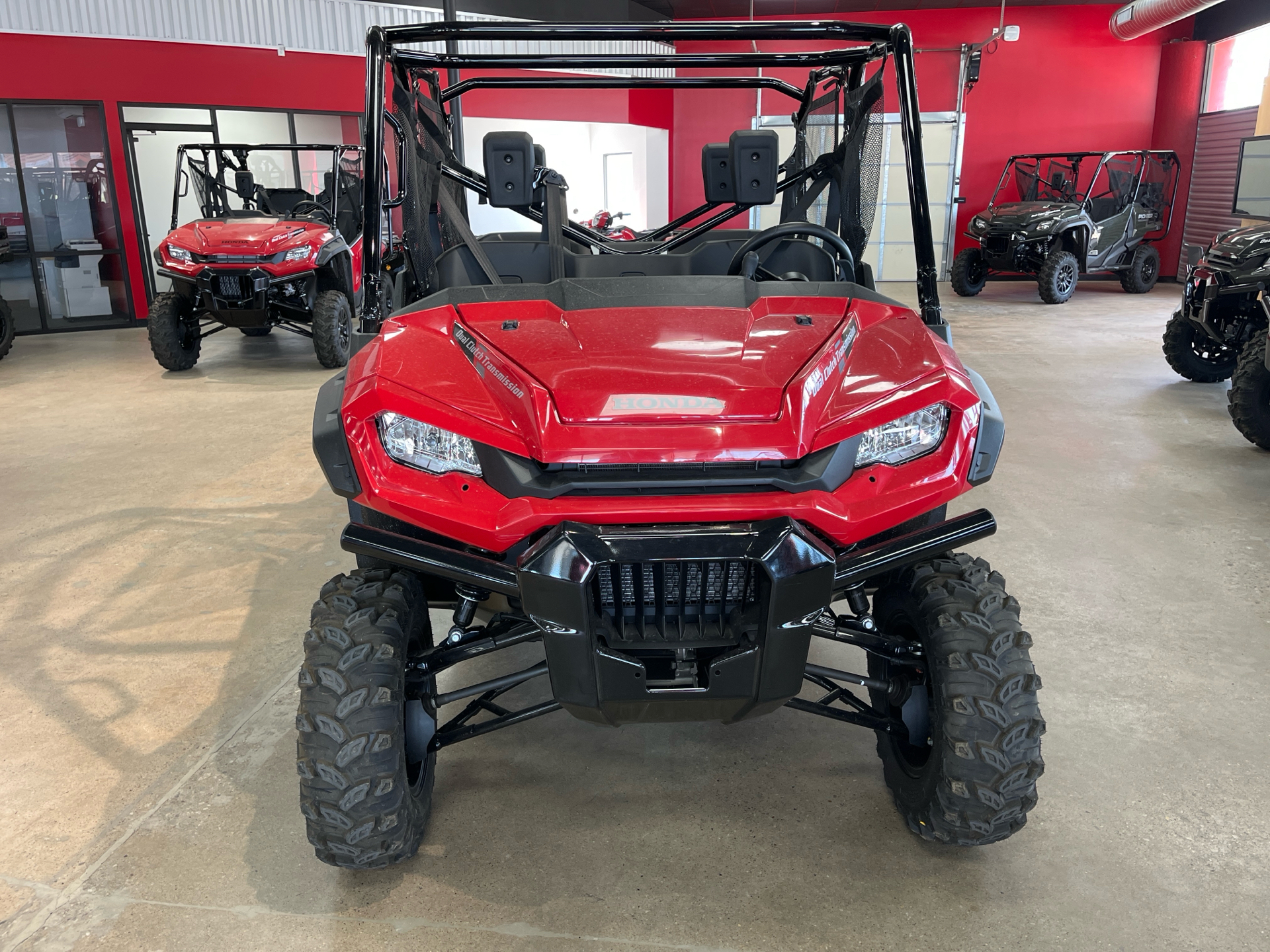 2025 Honda Pioneer 1000-6 Deluxe Crew in Wichita, Kansas - Photo 3