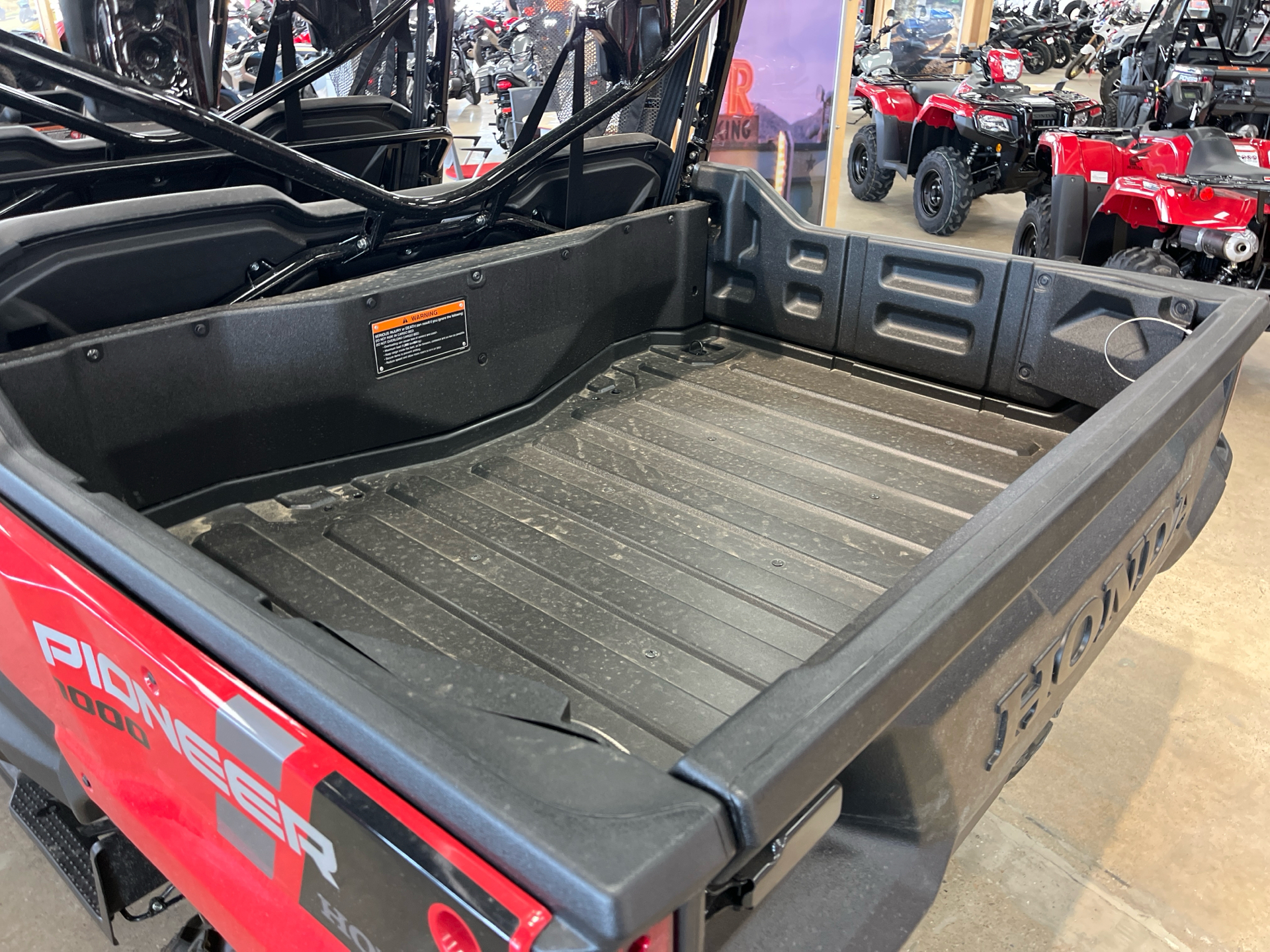2025 Honda Pioneer 1000-6 Deluxe Crew in Wichita, Kansas - Photo 5