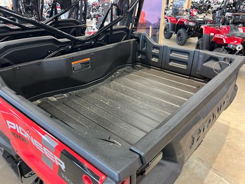 2025 Honda Pioneer 1000-6 Deluxe Crew in Wichita, Kansas - Photo 5