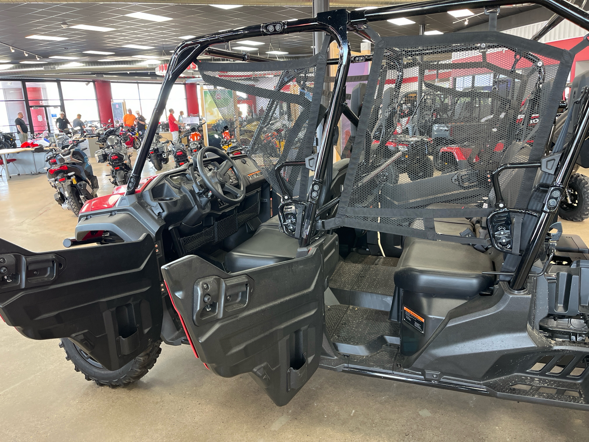 2025 Honda Pioneer 1000-6 Deluxe Crew in Wichita, Kansas - Photo 7