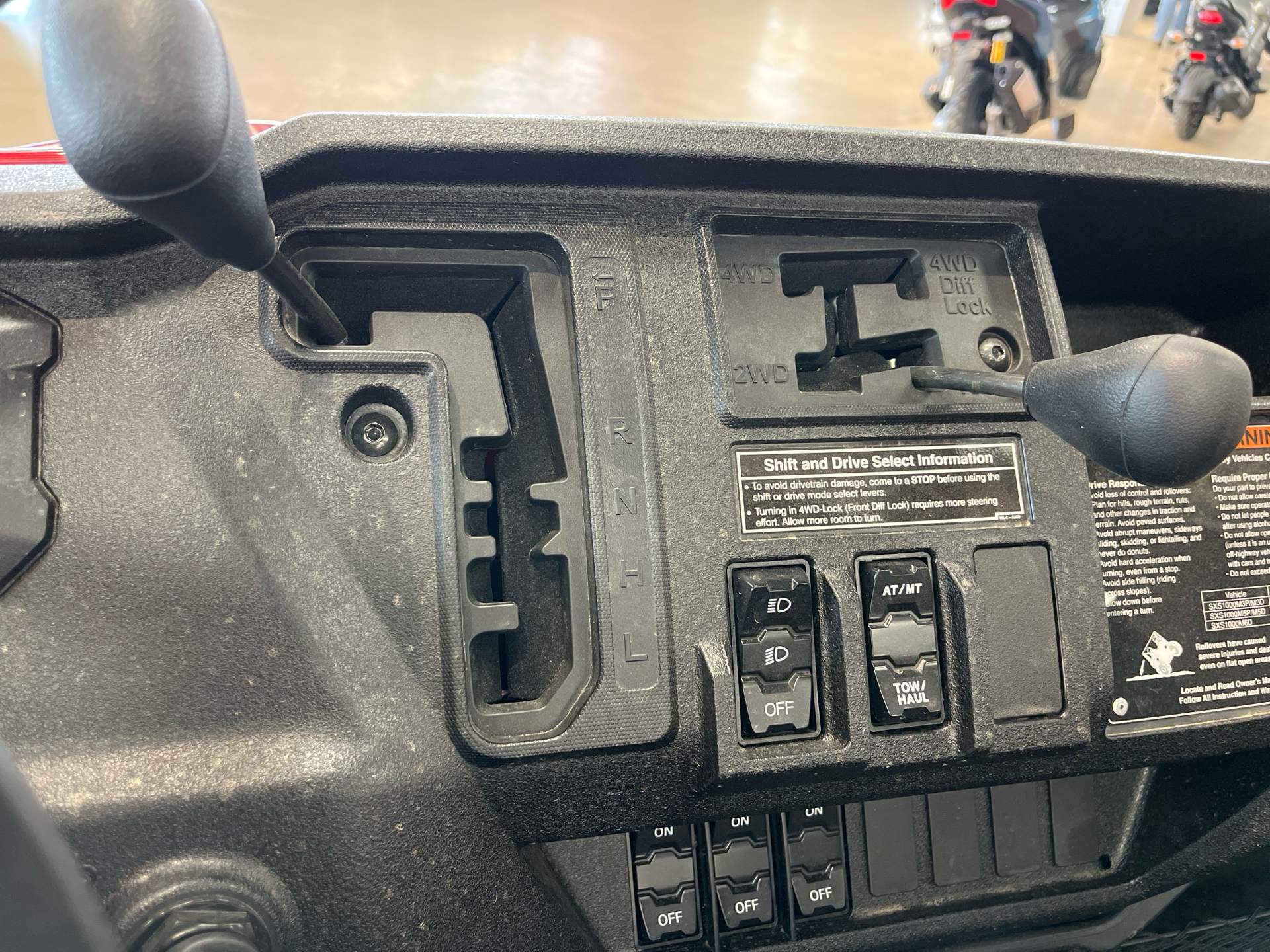 2025 Honda Pioneer 1000-6 Deluxe Crew in Wichita, Kansas - Photo 10