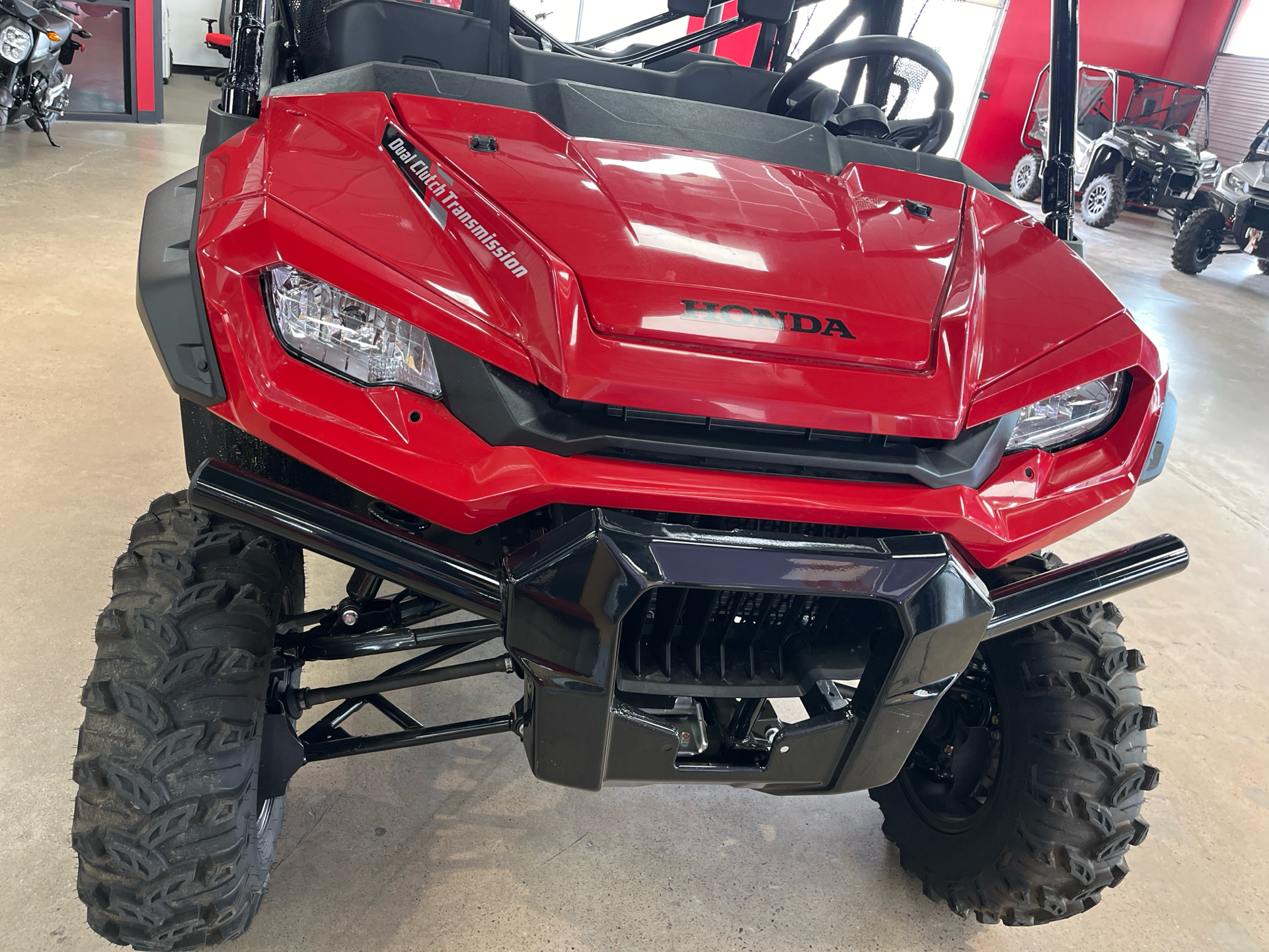 2025 Honda Pioneer 1000-6 Deluxe Crew in Wichita, Kansas - Photo 2