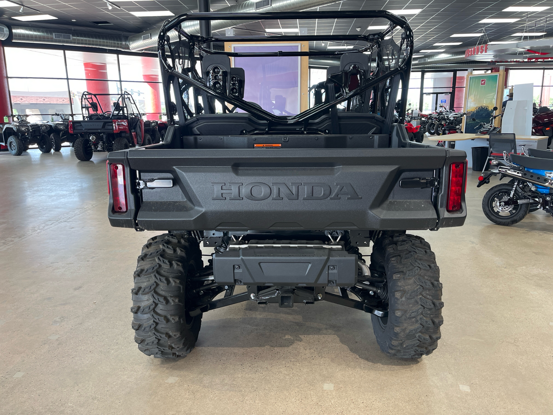 2025 Honda Pioneer 1000-6 Deluxe Crew in Wichita, Kansas - Photo 4