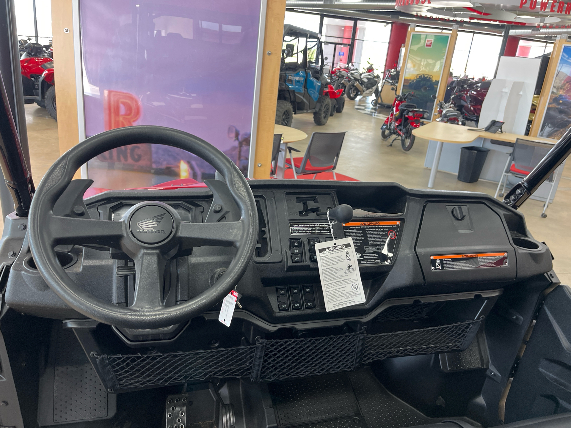 2025 Honda Pioneer 1000-6 Deluxe Crew in Wichita, Kansas - Photo 8