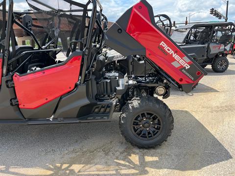 2025 Honda Pioneer 1000-6 Deluxe Crew in Wichita, Kansas - Photo 11