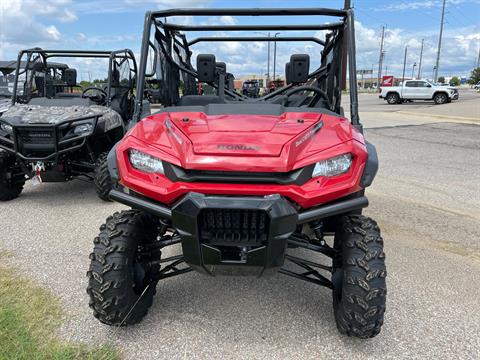 2025 Honda Pioneer 1000-6 Deluxe Crew in Wichita, Kansas - Photo 2