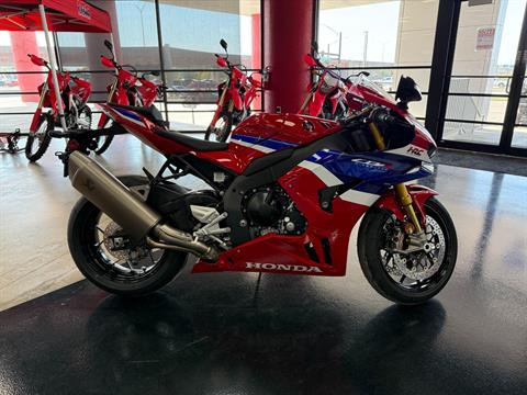 2025 Honda CBR1000RR-R Fireblade SP in Wichita, Kansas - Photo 2