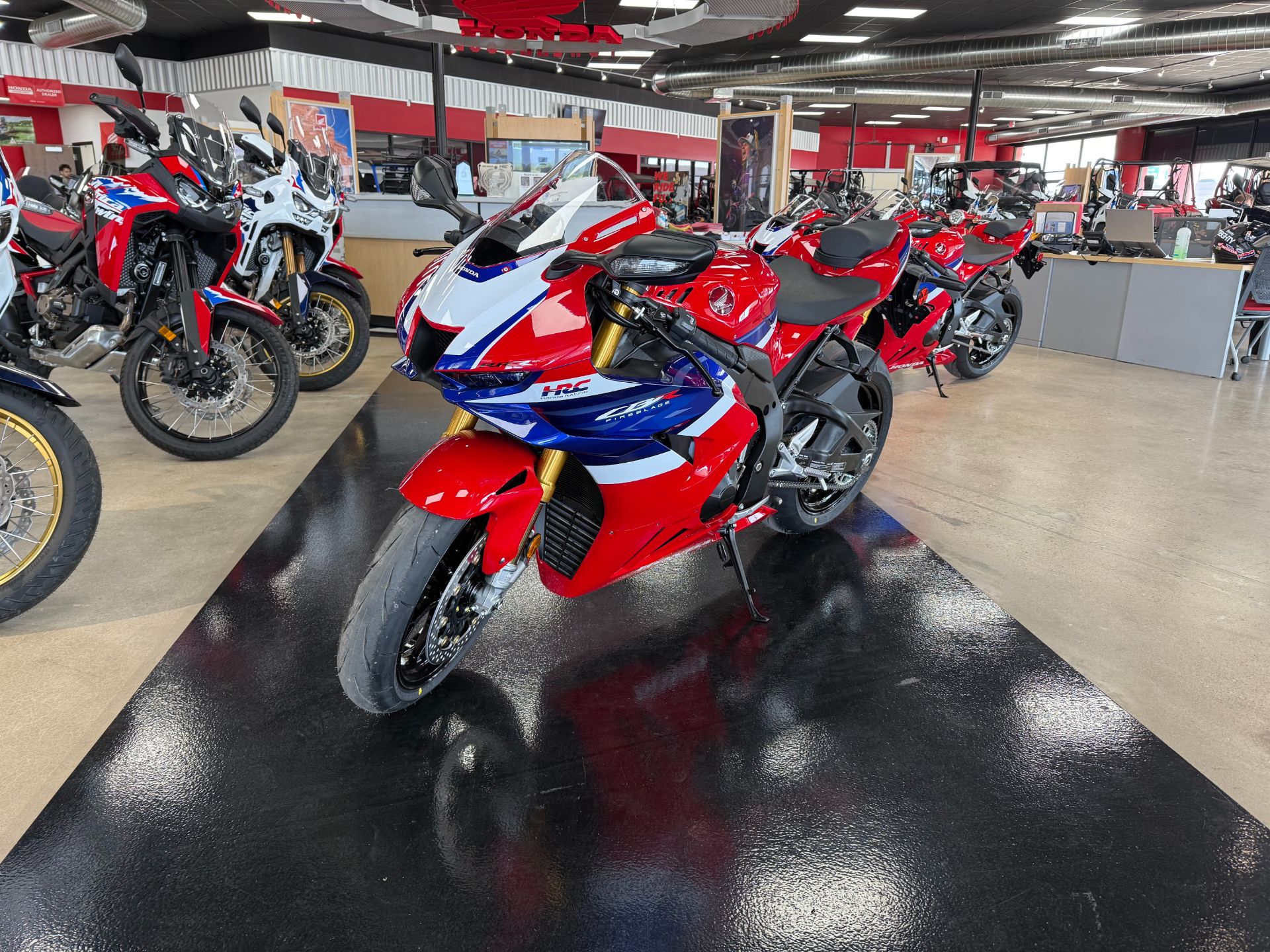 2025 Honda CBR1000RR-R Fireblade SP in Wichita, Kansas - Photo 3