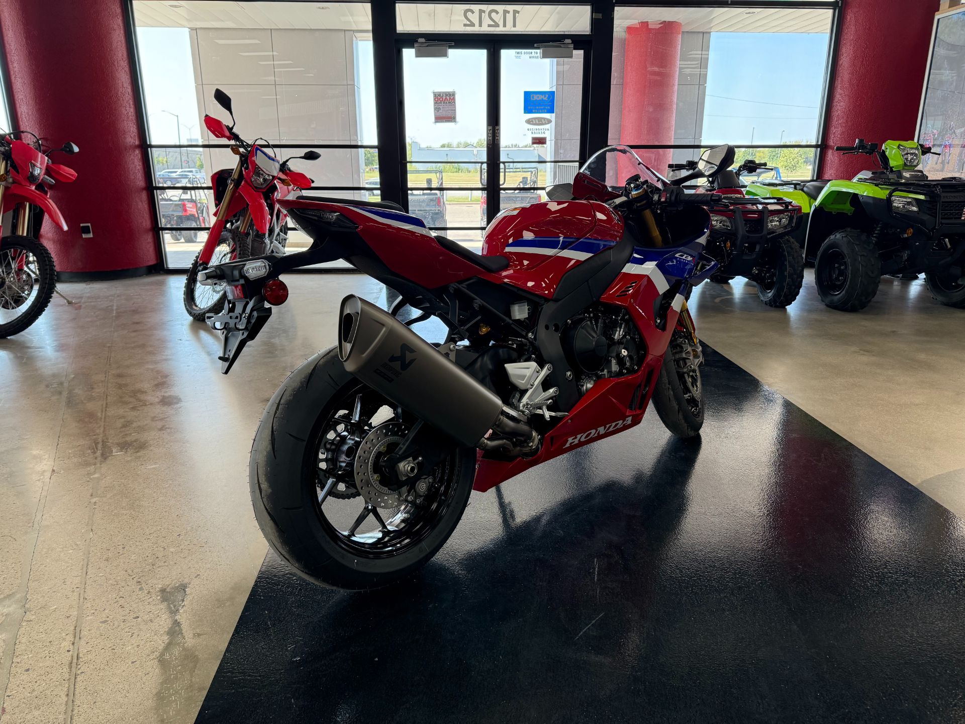 2025 Honda CBR1000RR-R Fireblade SP in Wichita, Kansas - Photo 6