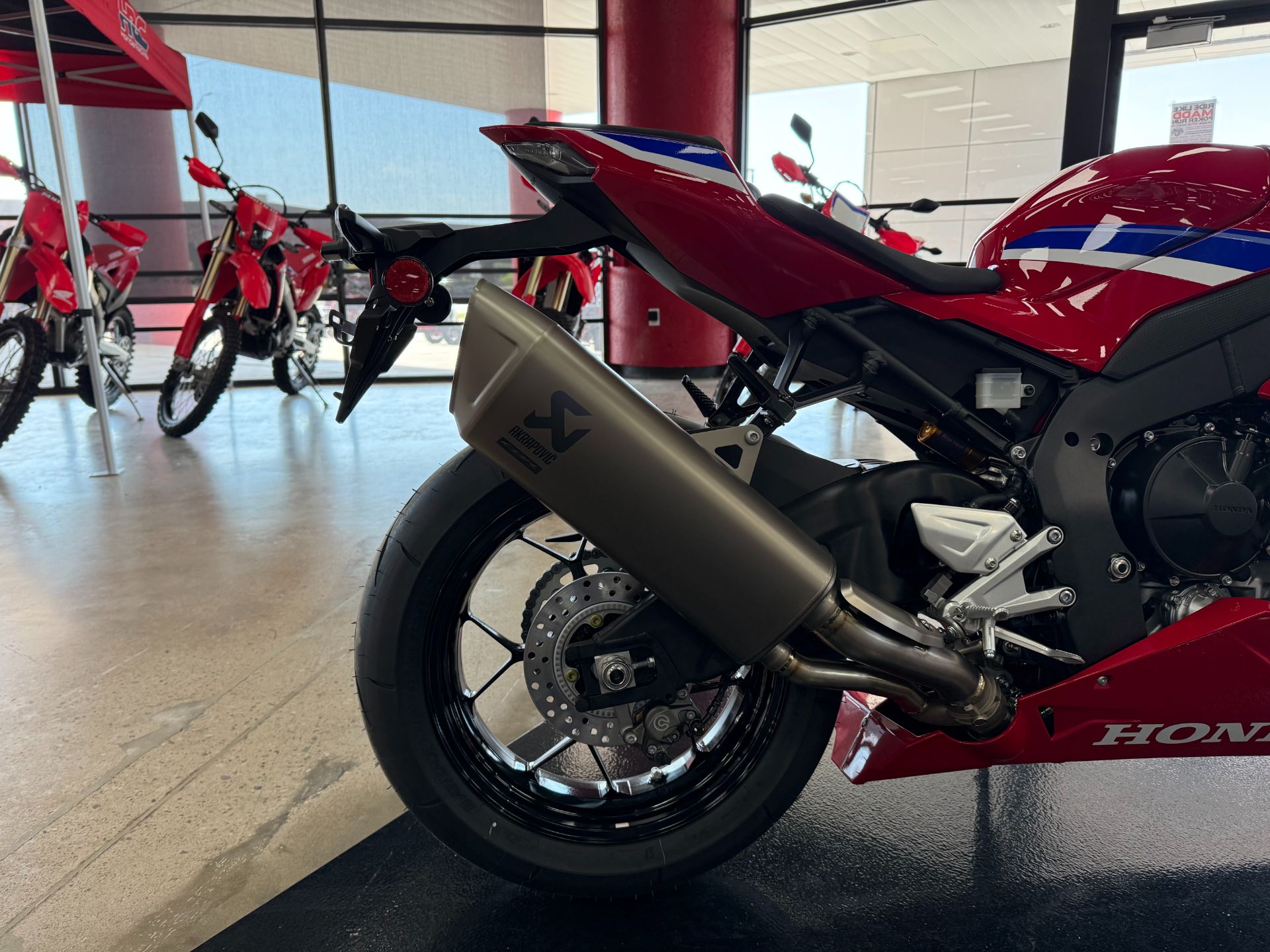 2025 Honda CBR1000RR-R Fireblade SP in Wichita, Kansas - Photo 7