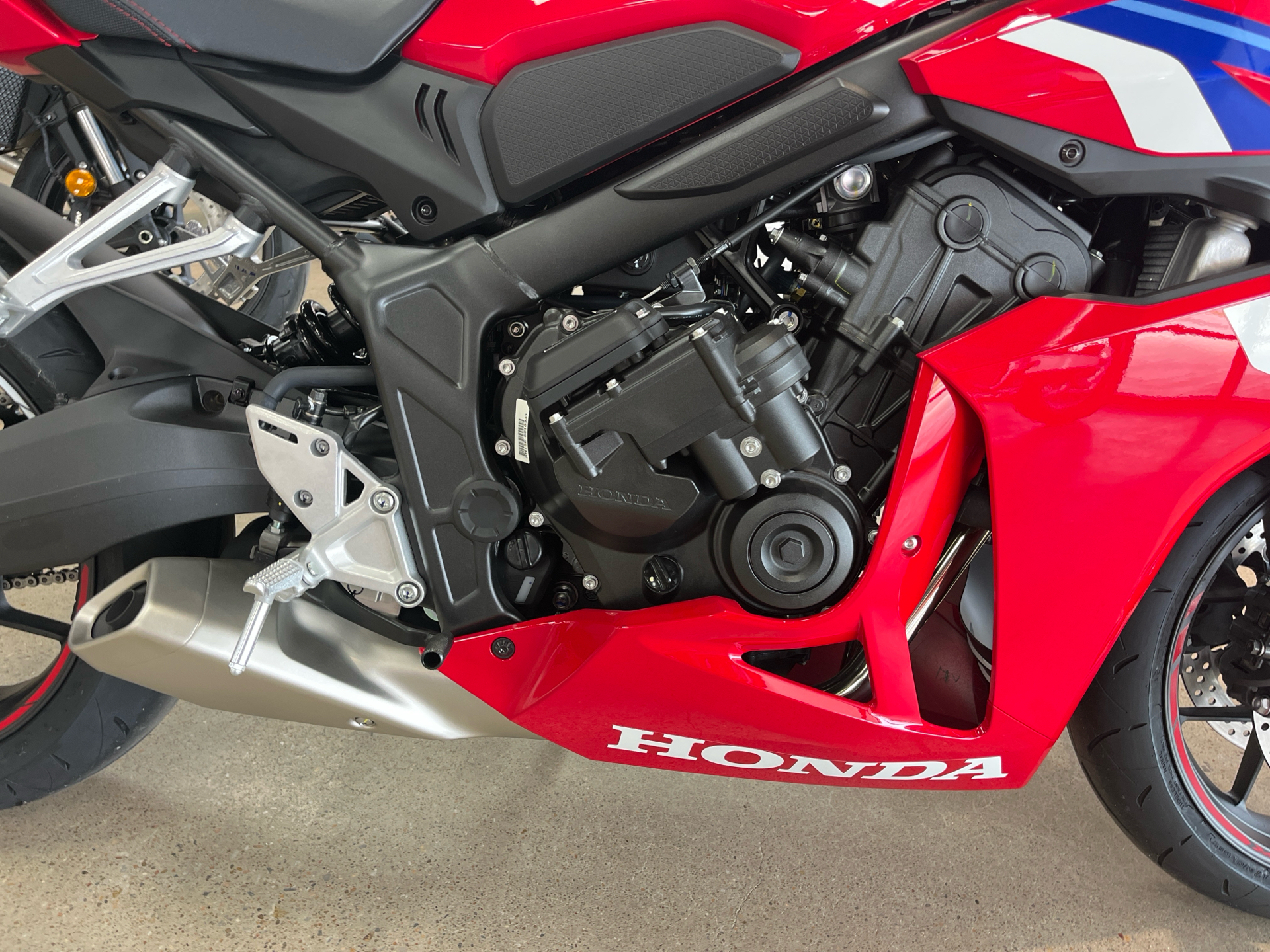 2024 Honda CBR650R ABS in Wichita, Kansas - Photo 9