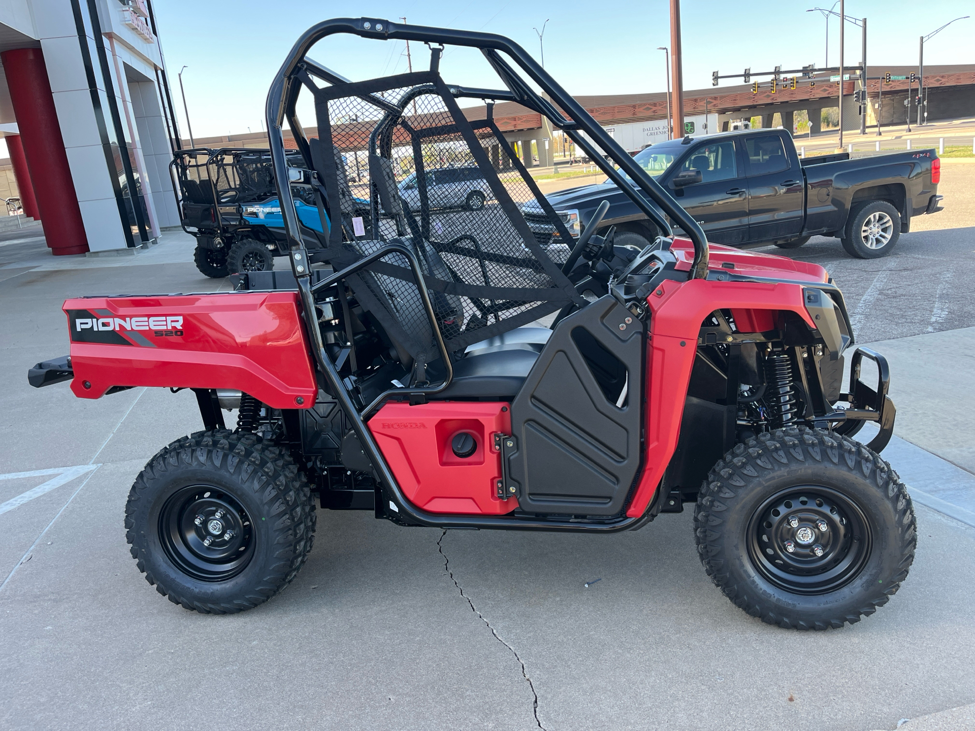 2025 Honda Pioneer 520 in Wichita, Kansas - Photo 2