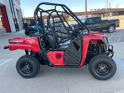 2025 Honda Pioneer 520 in Wichita, Kansas - Photo 2