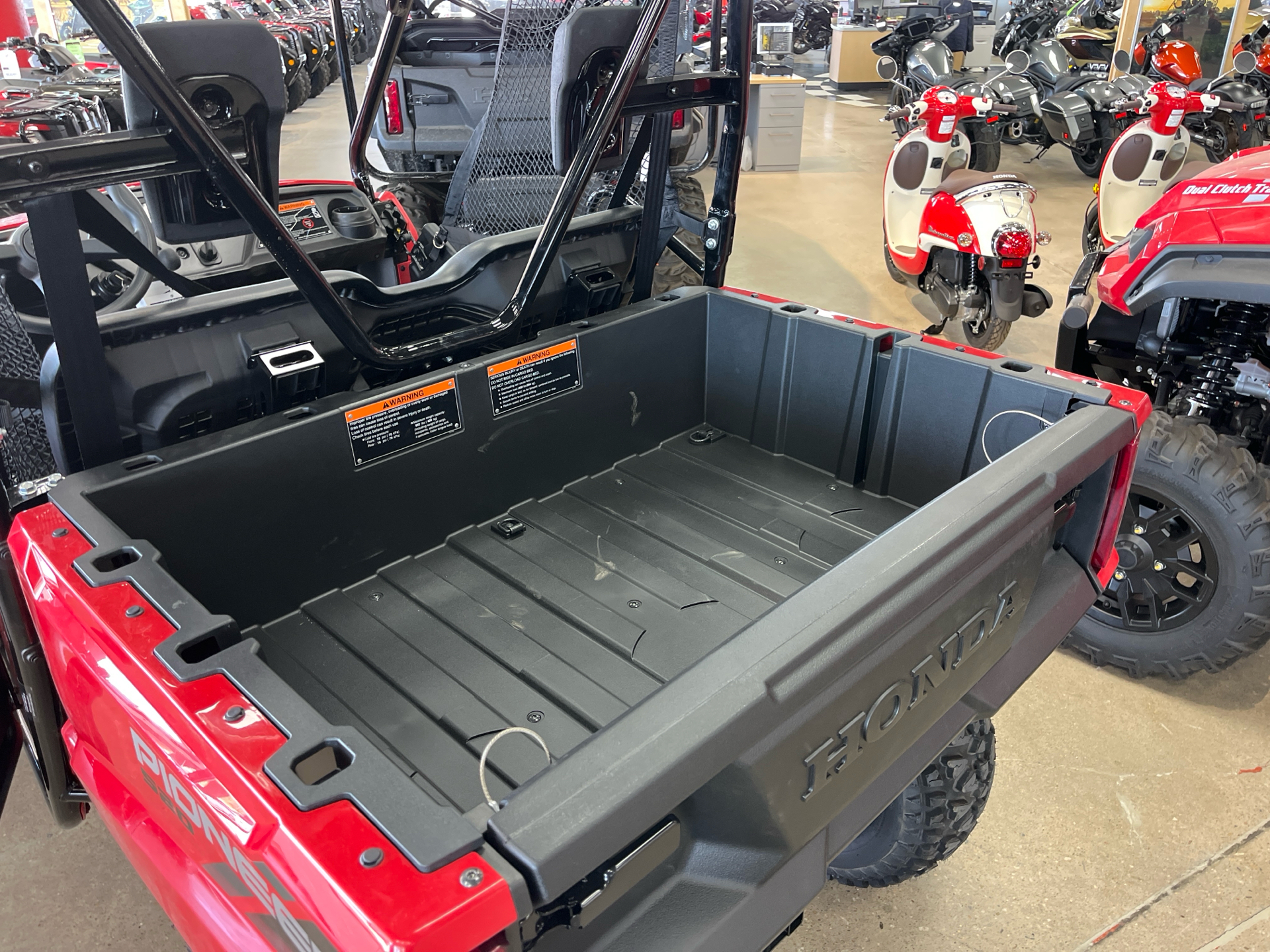 2025 Honda Pioneer 520 in Wichita, Kansas - Photo 5